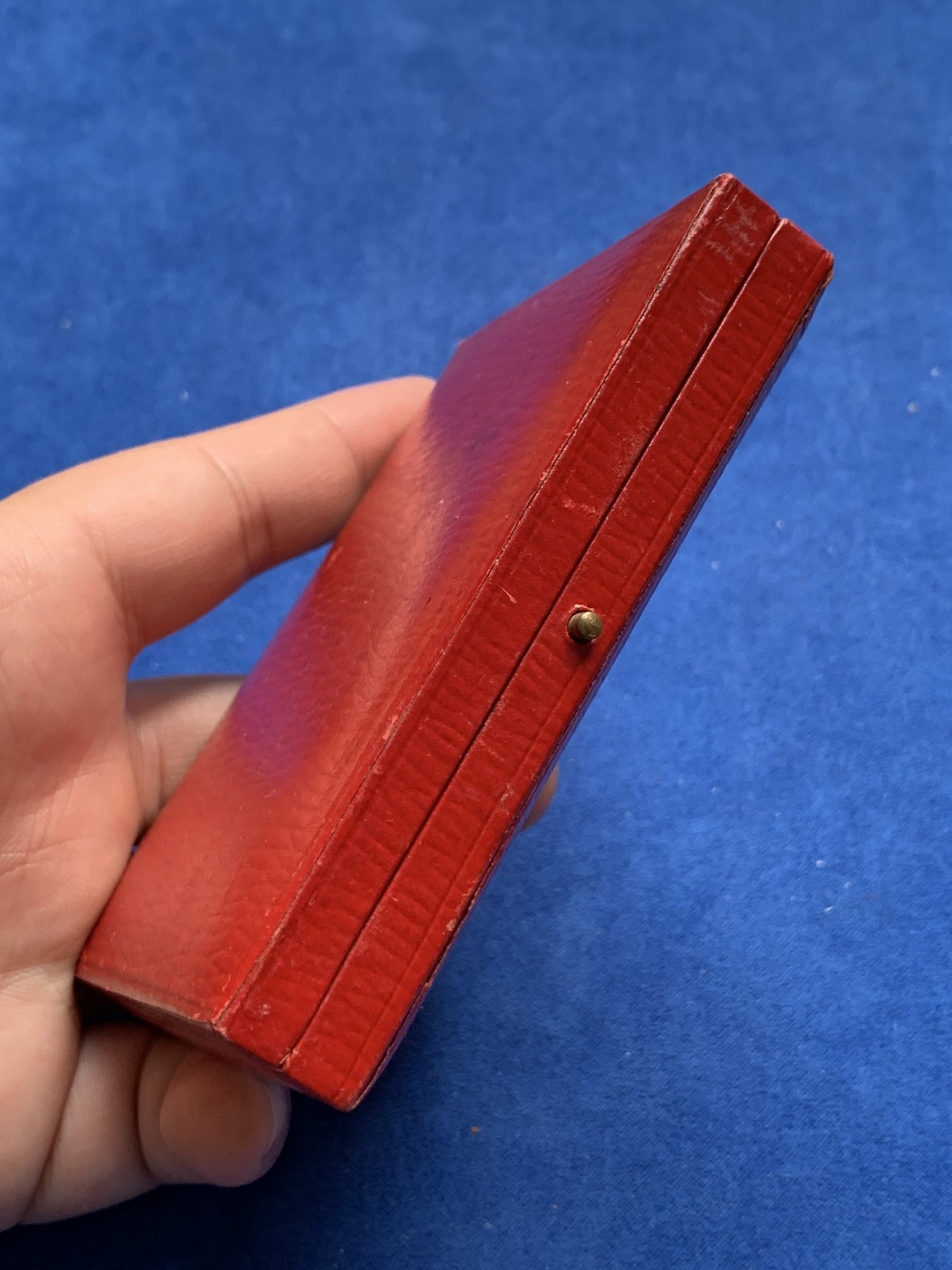 《竞宝斋》第195场-周日，周一 2场 (全场包邮) 1934年英国皇家音乐学院铜章（原盒）  直径40mm  重量35.5g  完美品