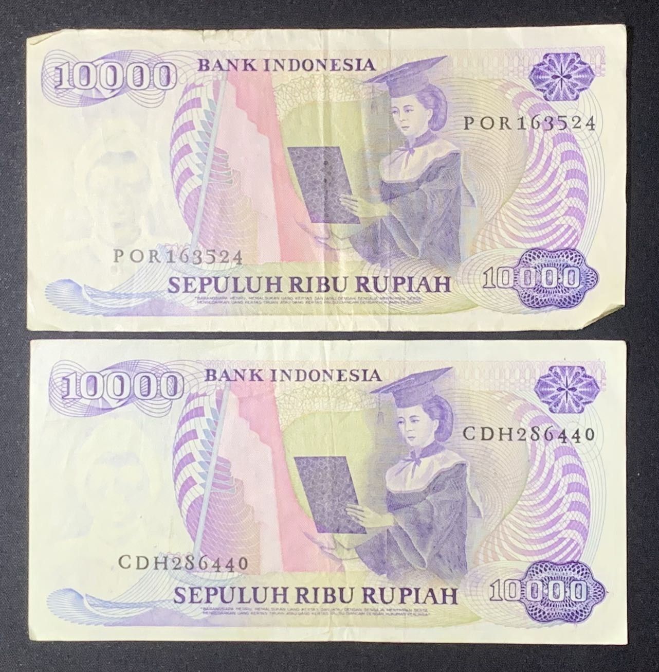 紫瑗钱币——第302期拍卖—纸币场 印度尼西亚 1985年 妇女 10000卢比 2枚一组 流通品