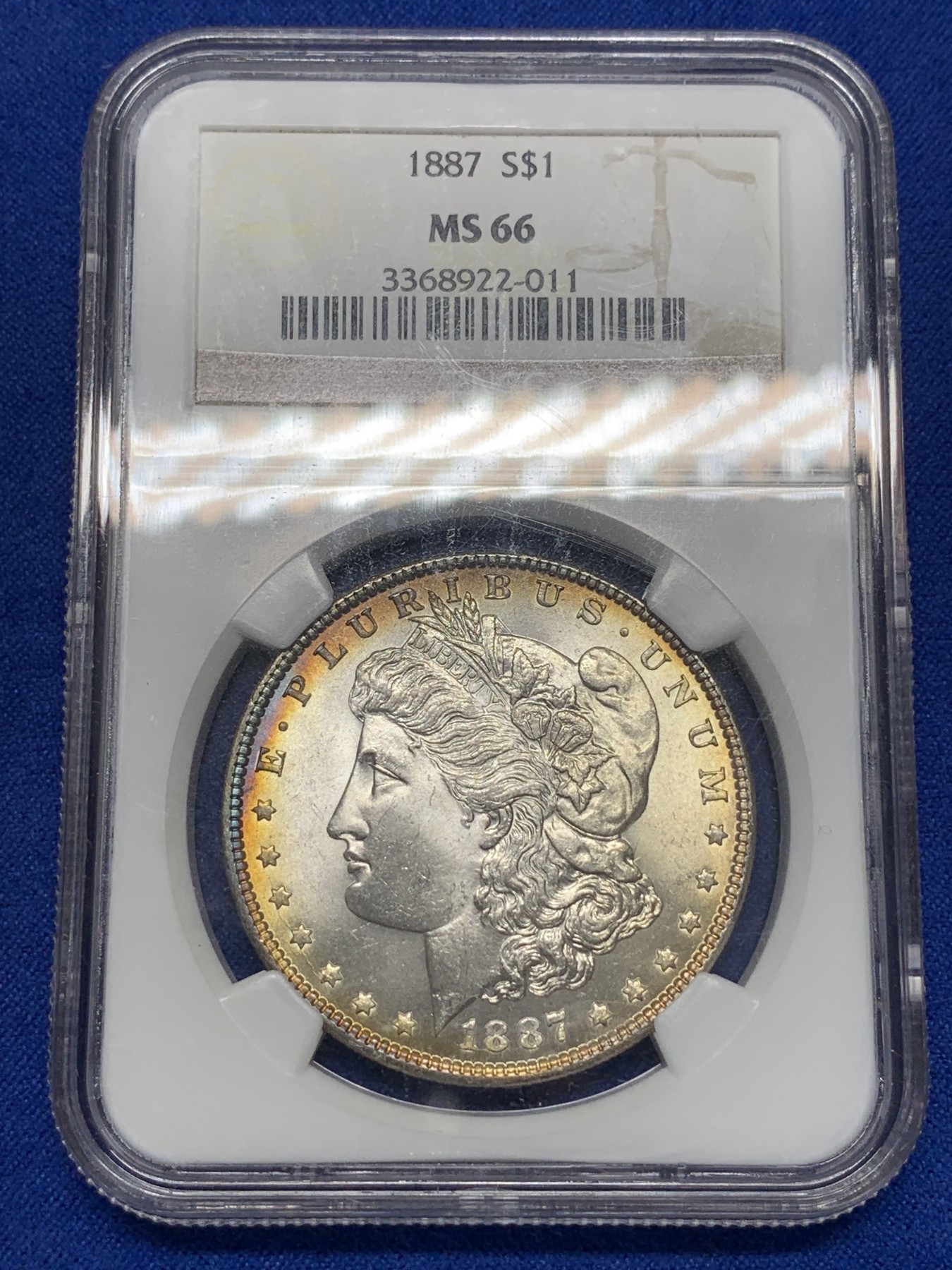 《竞宝斋》第195场-周日，周一 2场 (全场包邮) NGC  MS66  美国1887年摩根银币 环彩包浆 舒服的状态