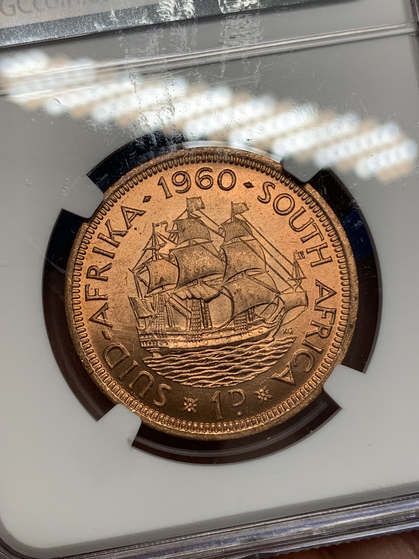 《竞宝斋》第195场-周日，周一 2场 (全场包邮) 两枚一组 NGC-MS64英属印度乔五1/12安娜铜币+NGC-MS62英属南非女王1便士铜币 光度好低评