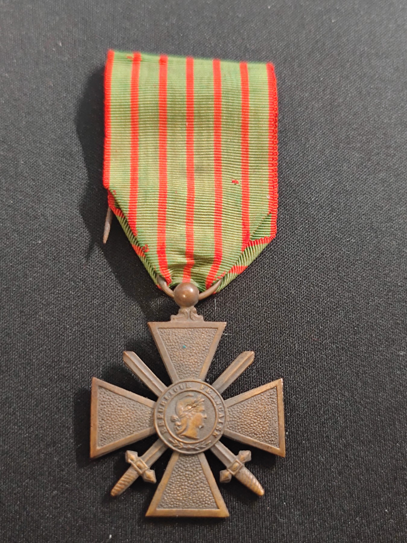 棕熊第三次勋章小拍 （苏联法国东德比利时等 币章册） 法国1914-1918 一战战争十字勋章 带插针