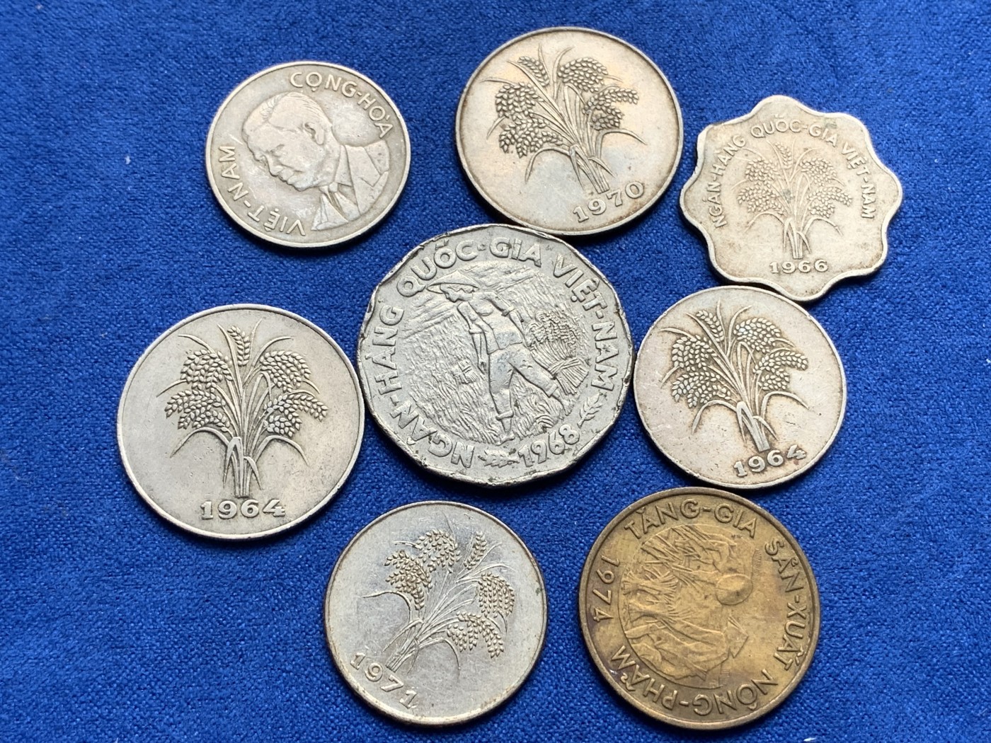 《竞宝斋》第195场-周日，周一 2场 (全场包邮) 八枚一组 南越辅币