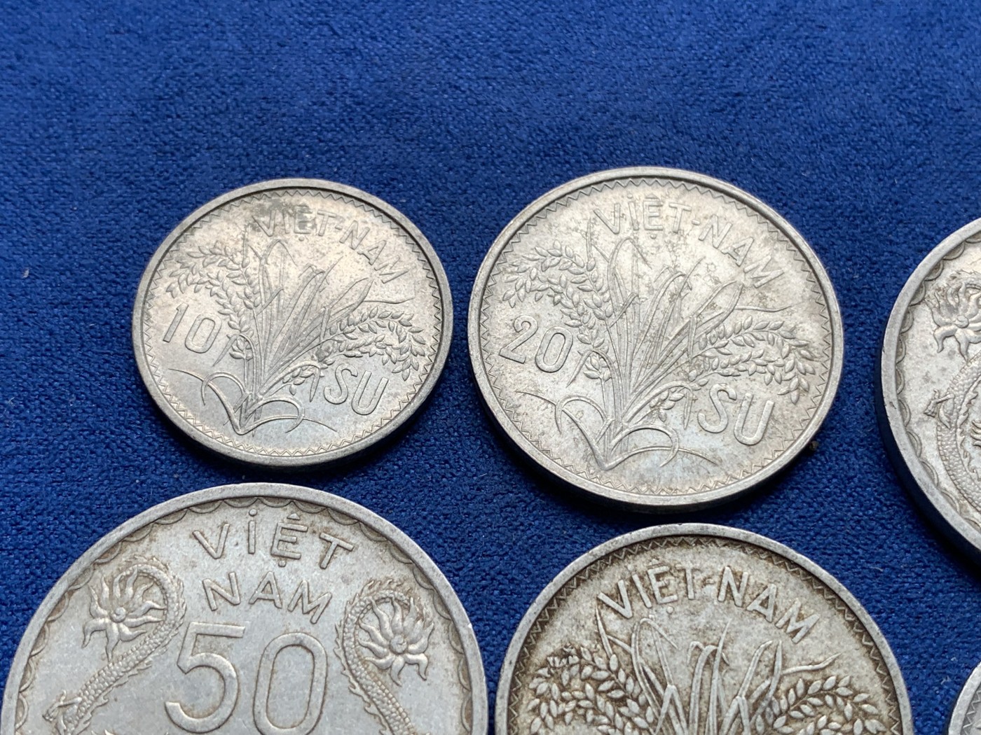 《竞宝斋》第195场-周日，周一 2场 (全场包邮) 两套（6枚）一组 越南1953三美女 （50苏+20苏+10苏）*2