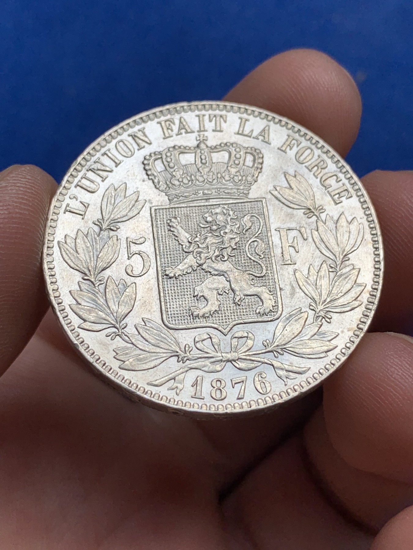 《竞宝斋》第195场-周日，周一 2场 (全场包邮) 比利时1876年利奥波德二世5法郎银币 未流通品相 头上像模裂痕迹