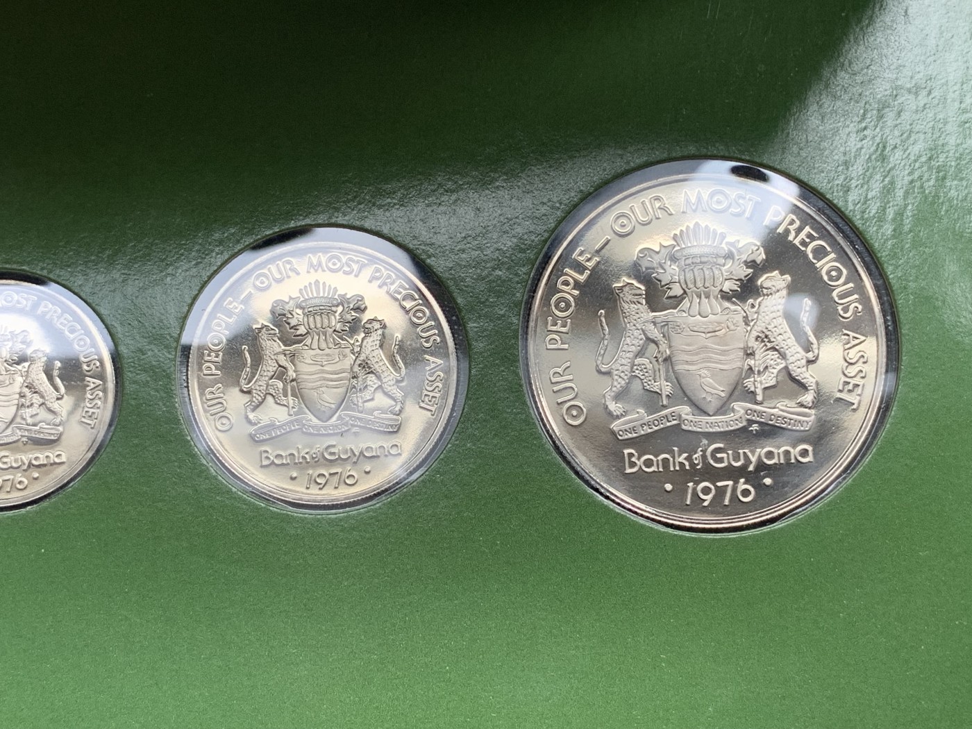 《竞宝斋》第195场-周日，周一 2场 (全场包邮) 1976年圭亚那 盒装套币 状态不错