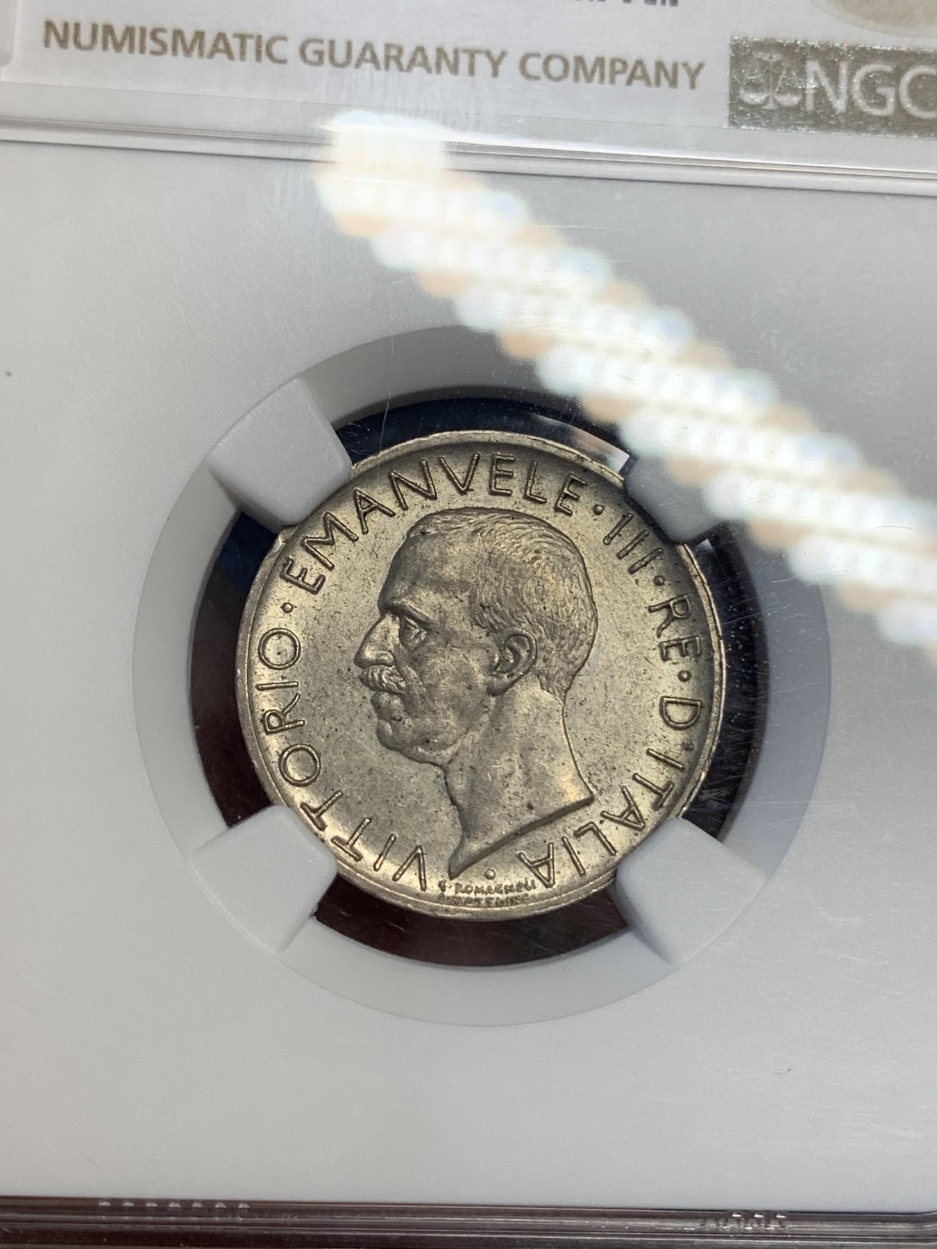 《竞宝斋》第195场-周日，周一 2场 (全场包邮) NGC-MS62 意大利 1930年 鹰 5里拉 银币 淡黄彩