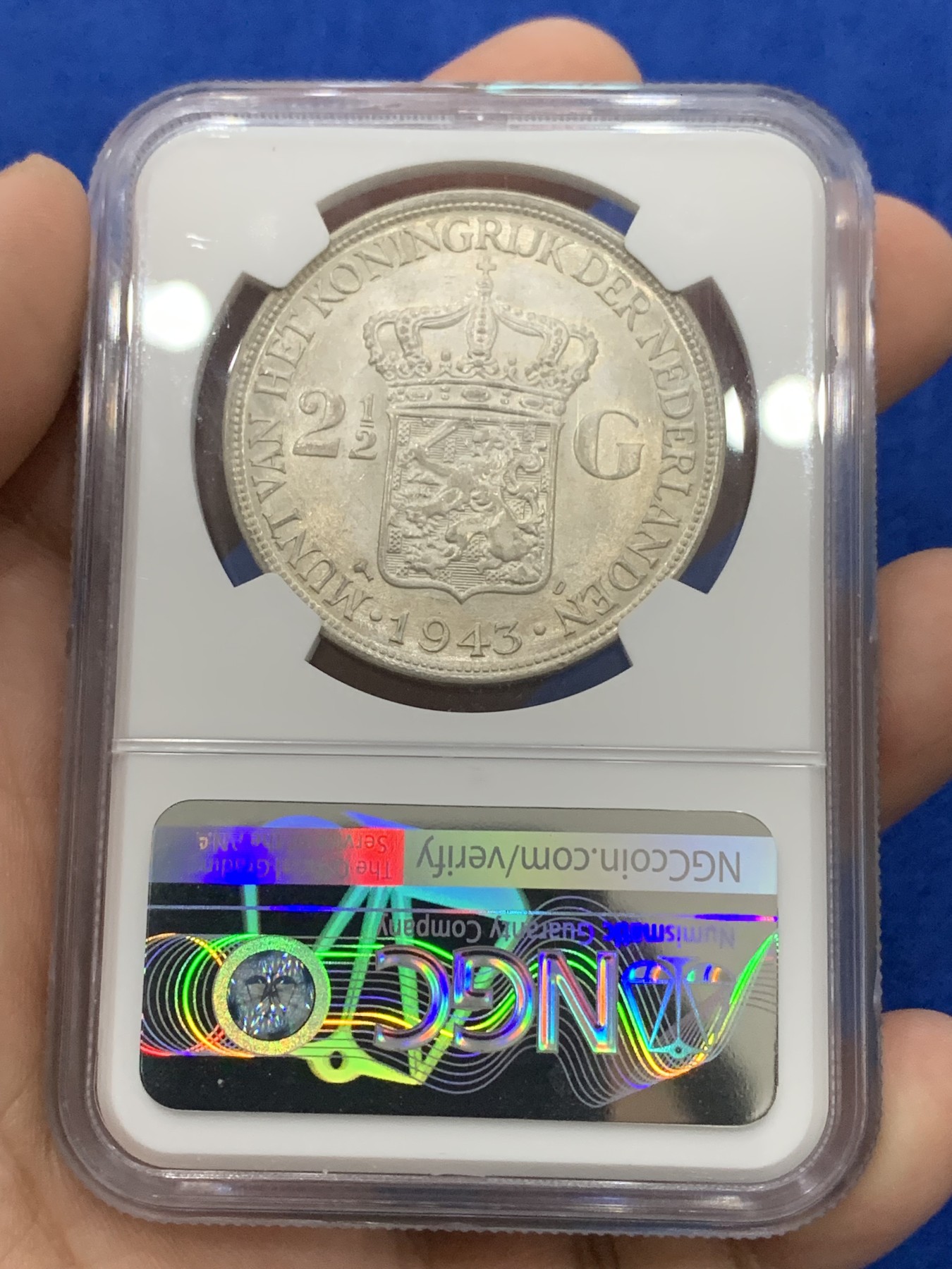 《竞宝斋》第195场-周日，周一 2场 (全场包邮) NGC-MS63 荷属东印度1943年威廉明娜女王2.5盾大银币 底板干净无附着物 殖民地稀少品种