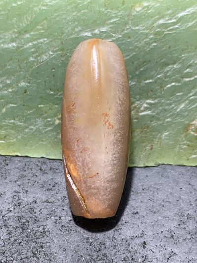 精美亚光冰飘紫罗兰料战国红玛瑙手工雕刻无相佛随形桶珠一颗！ 精美亚光冰飘紫罗兰料战国红玛瑙手工雕刻无相佛随形桶珠一颗！