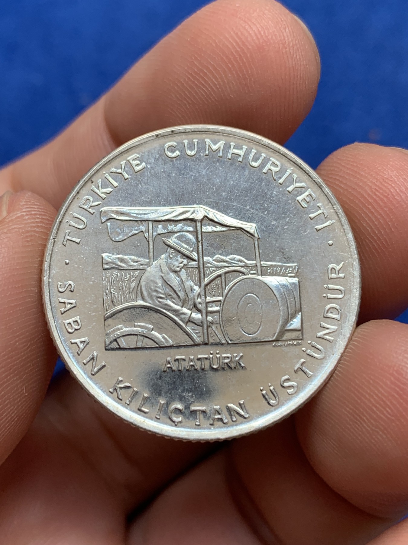 《竞宝斋》第195场-周日，周一 2场 (全场包邮) 土耳其精制银币两枚-1978年FAO纪念150里拉精制银币，800银，直径30mm，重量9g。土耳其1972年50里拉精制银币，830银，直径35mm，重量20g