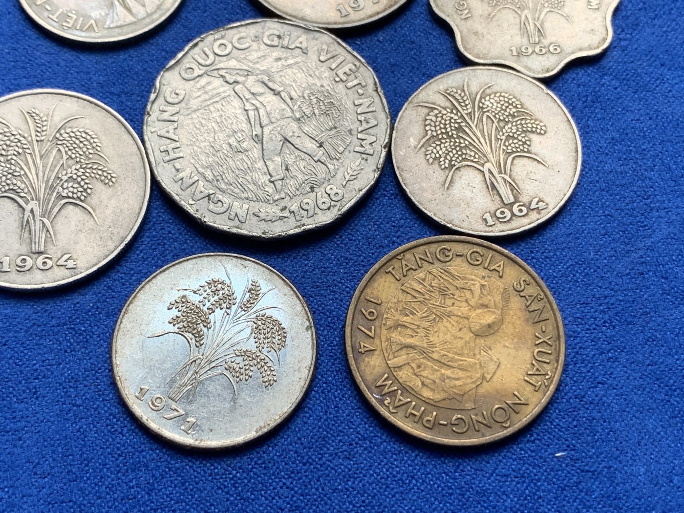 《竞宝斋》第195场-周日，周一 2场 (全场包邮) 八枚一组 南越辅币