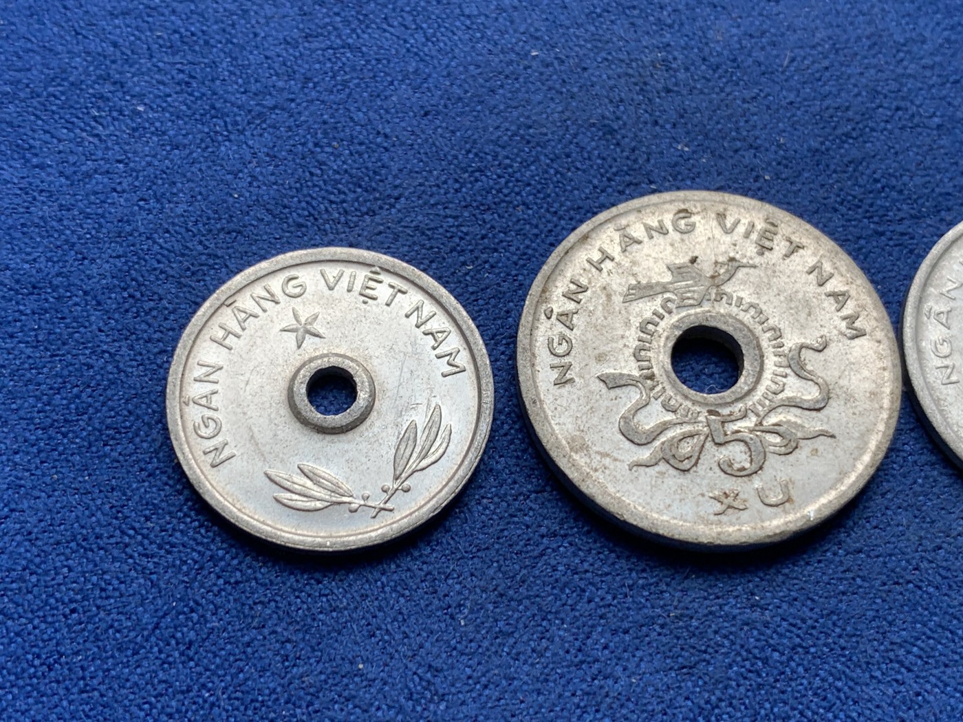 《竞宝斋》第195场-周日，周一 2场 (全场包邮) 3枚一组 南越1975年铝币一组