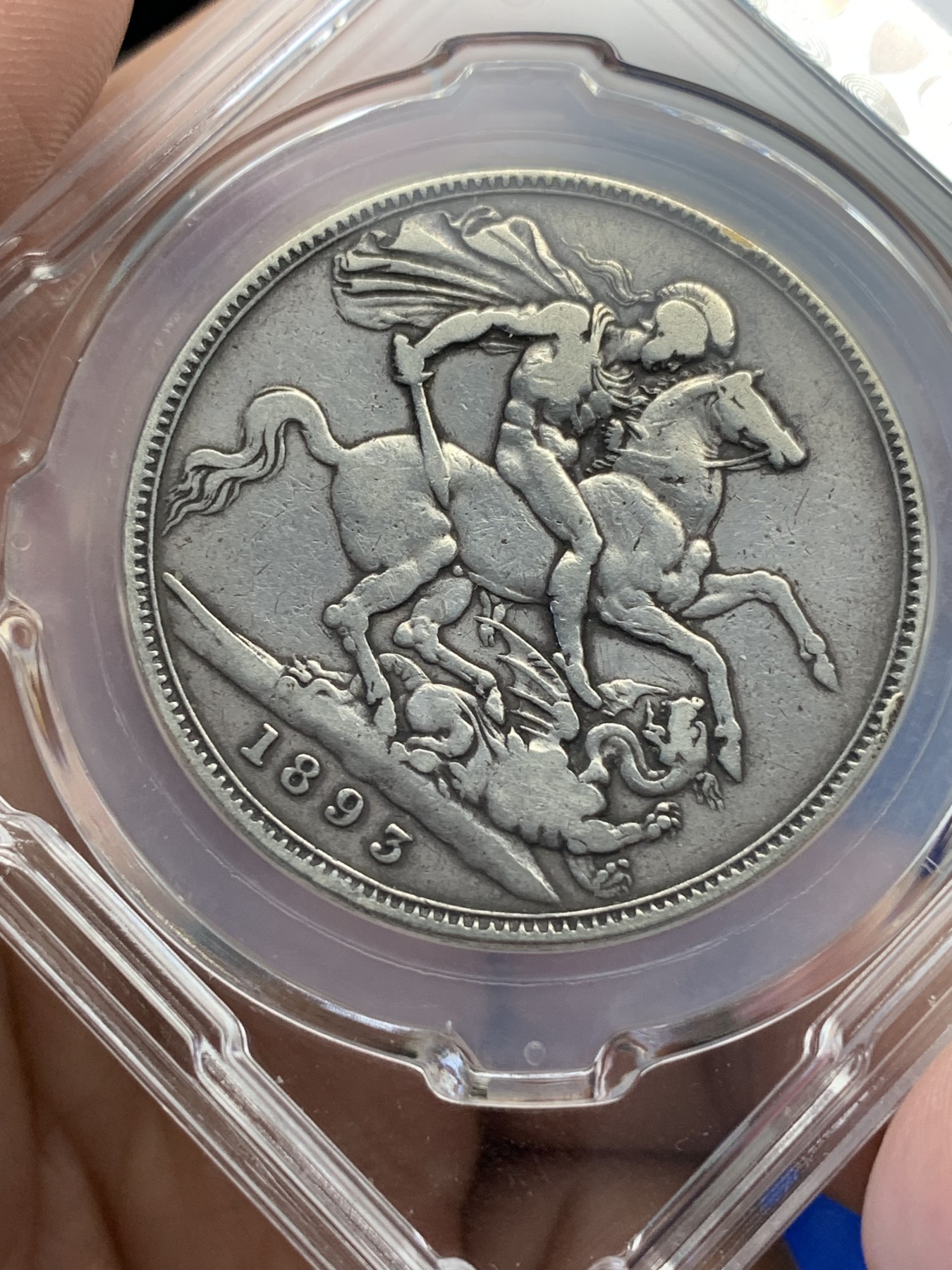 《竞宝斋》第195场-周日，周一 2场 (全场包邮) CSIS VF20 英国1893年维多利亚披纱马剑克朗银币