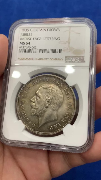 《竞宝斋》第195场-周日，周一 2场 (全场包邮) NGC- MS64 英国1935年乔治五世木马剑银币，彩不遮光，木马剑五彩罕见。