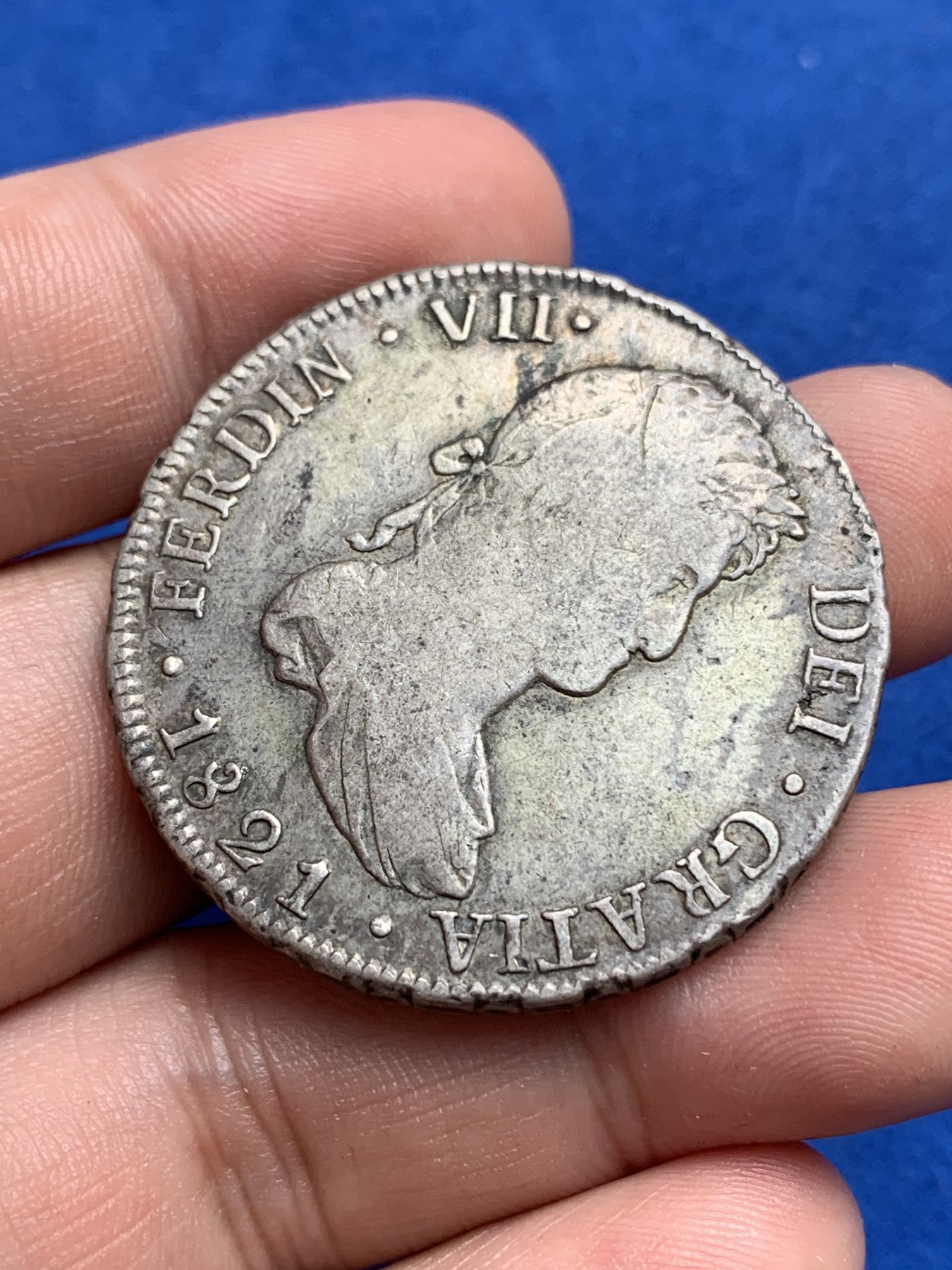 《竞宝斋》第195场-周日，周一 2场 (全场包邮) 1821年西属玻利维亚8R双柱银币，原味老包浆，数量比秘鲁和墨西哥少。