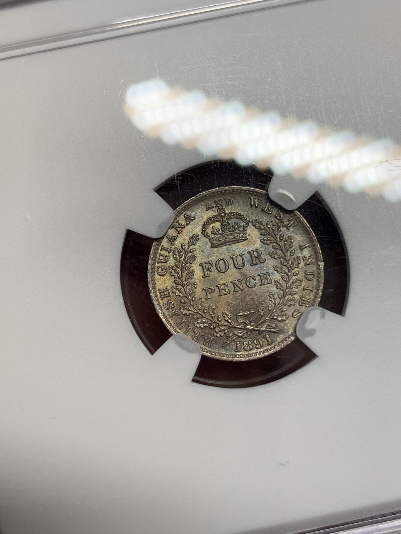 《竞宝斋》第195场-周日，周一 2场 (全场包邮) NGC-MS64 英属圭亚那 1891年 维多利亚女王4便士银币 币面五彩包浆