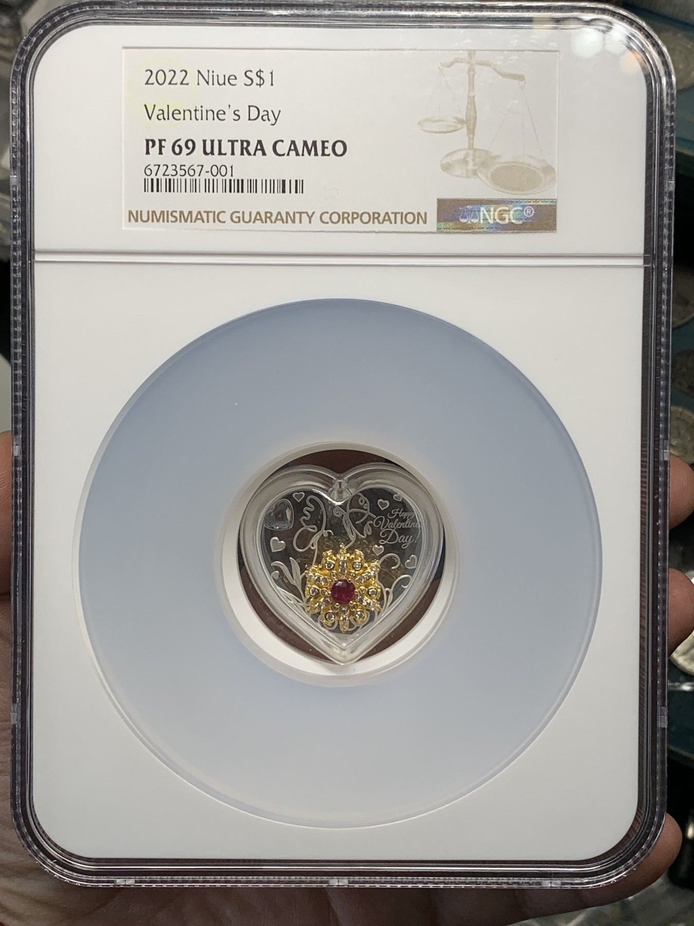 《竞宝斋》第195场-周日，周一 2场 (全场包邮) NGC PF69UC纽埃2022年情人节爱心水晶镶嵌心形镀金银币 皇冠之心 超军巨大盒子 NGC直接把币盒也装进去了