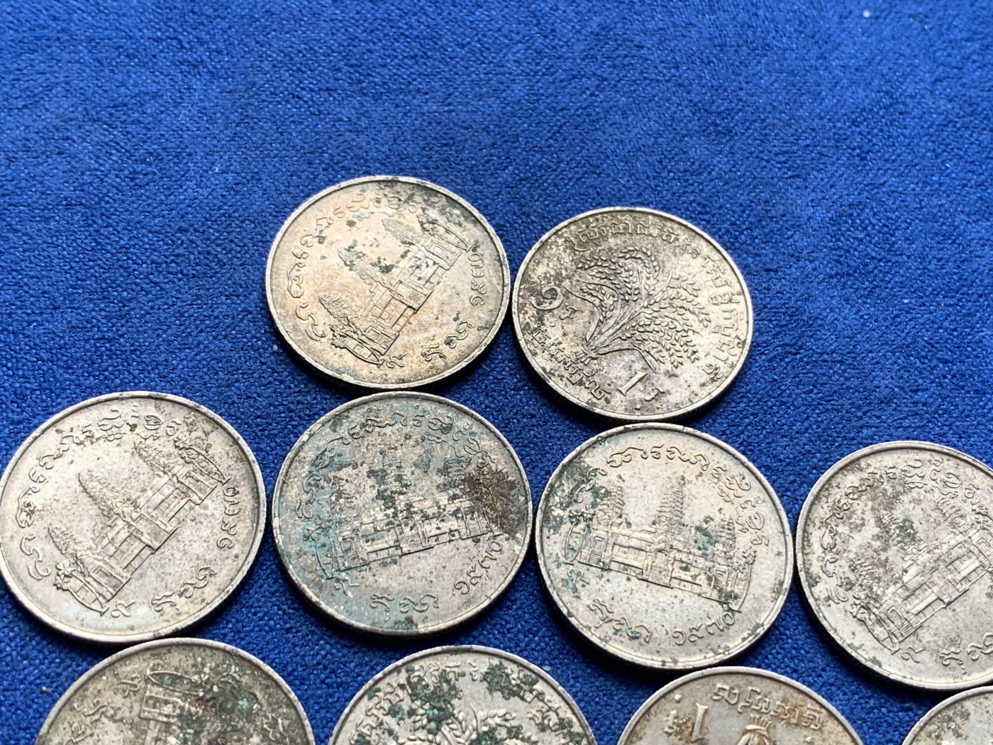 《竞宝斋》第195场-周日，周一 2场 (全场包邮) 10枚一组 柬埔寨1979年1瑞尔镍币