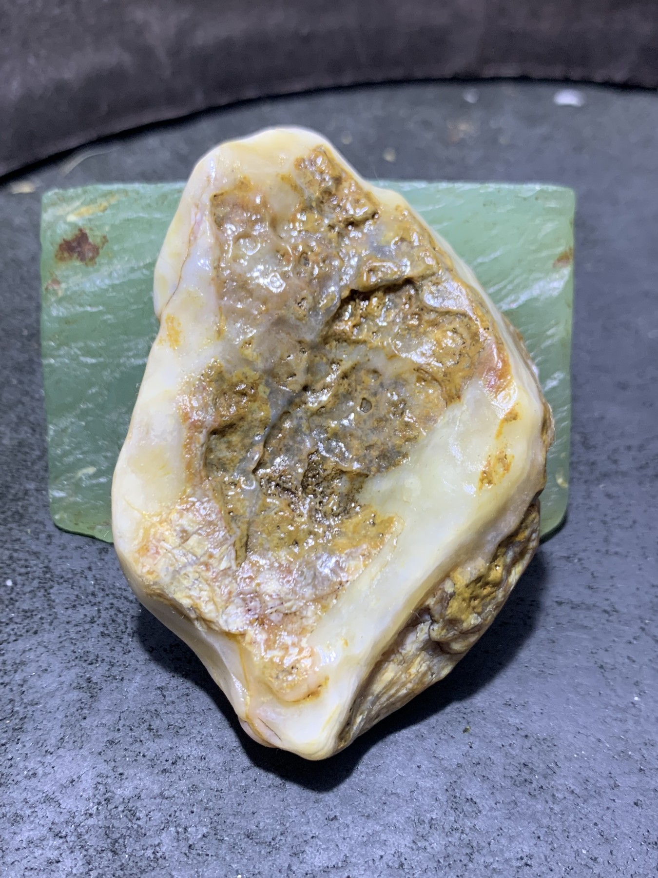 放福利！精美天然原皮阿拉善玛瑙原石手工雕刻佛字把件（吊坠）一颗，