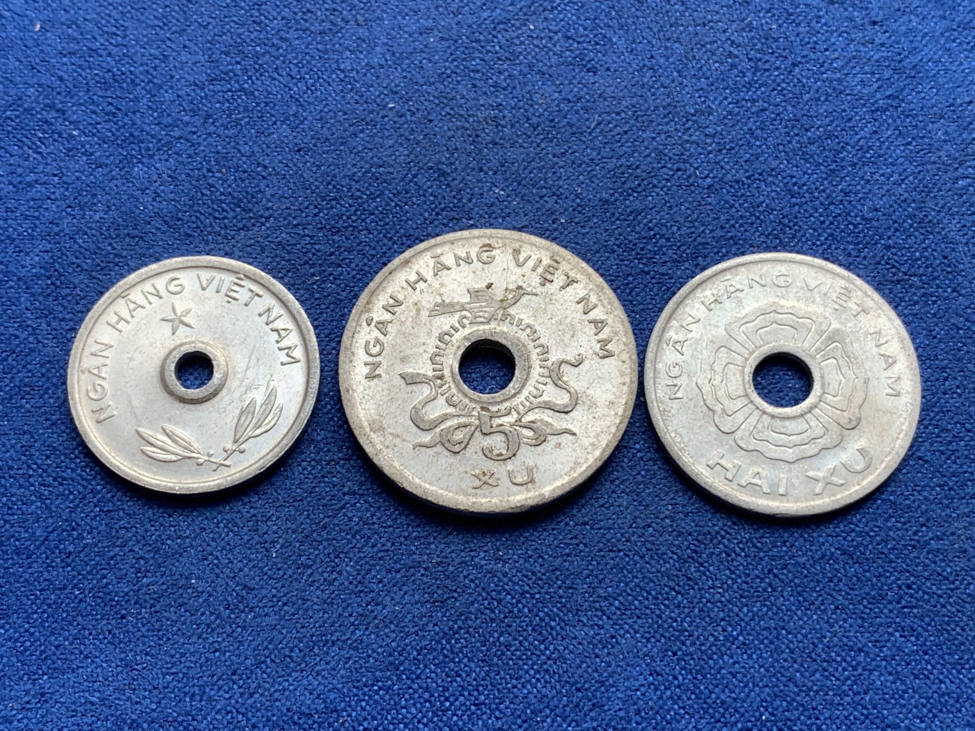 《竞宝斋》第195场-周日，周一 2场 (全场包邮) 3枚一组 南越1975年铝币一组