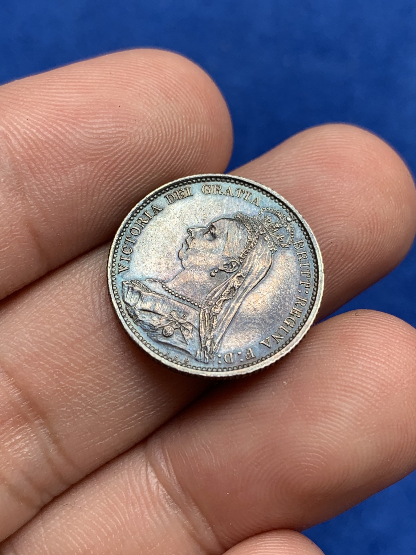 《竞宝斋》第195场-周日，周一 2场 (全场包邮) 英国1887维多利亚高冠6便士银币 深彩包浆