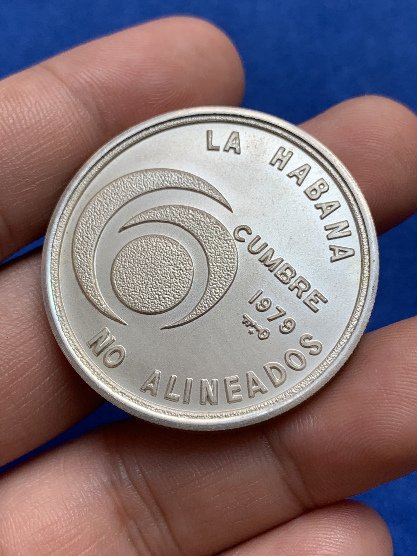 《竞宝斋》第195场-周日，周一 2场 (全场包邮) 1979年古巴不结盟全国性会议纪念大银币 20比索 26克 925高银 MS级原光品相