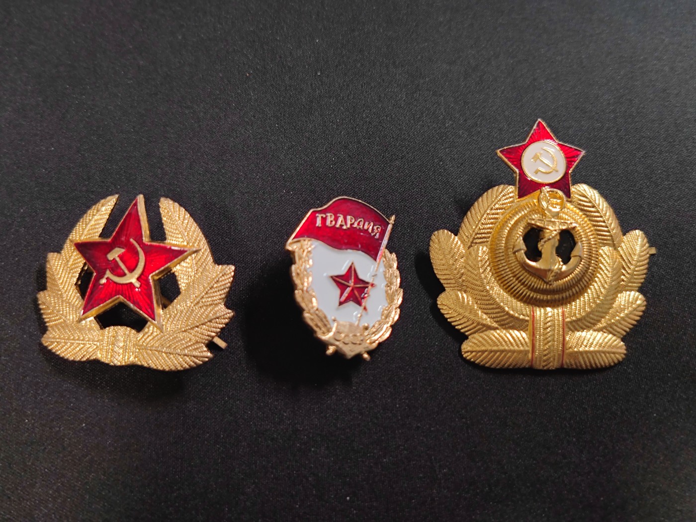 棕熊第三次勋章小拍 （苏联法国东德比利时等 币章册） 苏联陆海军帽徽一组 及近卫军证章（国外复刻版）