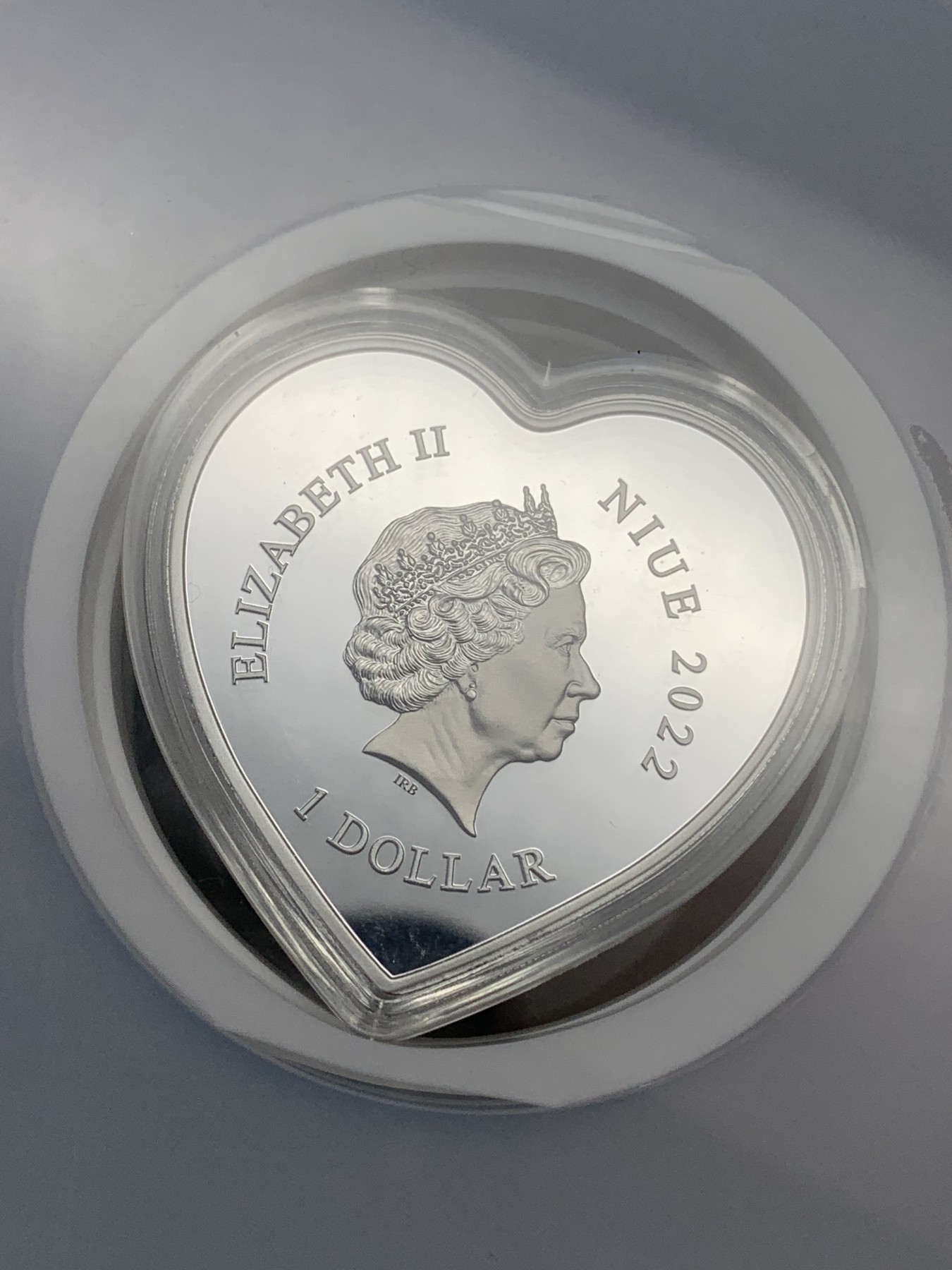 《竞宝斋》第195场-周日，周一 2场 (全场包邮) NGC PF69UC纽埃2022年情人节爱心水晶镶嵌心形镀金银币 皇冠之心 超军巨大盒子 NGC直接把币盒也装进去了