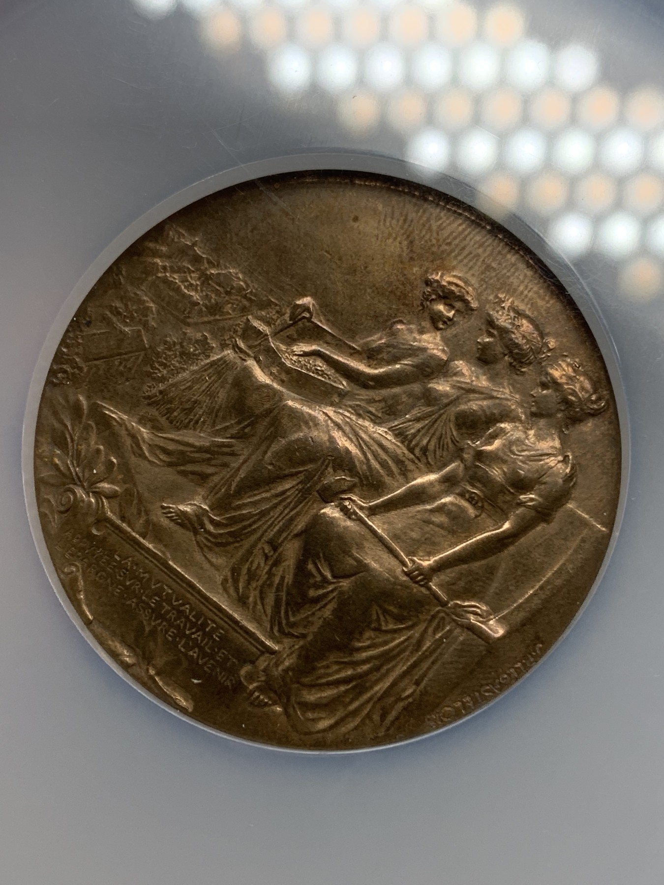 《竞宝斋》第195场-周日，周一 2场 (全场包邮) NGC UNC 法国三女神互助协会艺术铜章 大盒 50mm