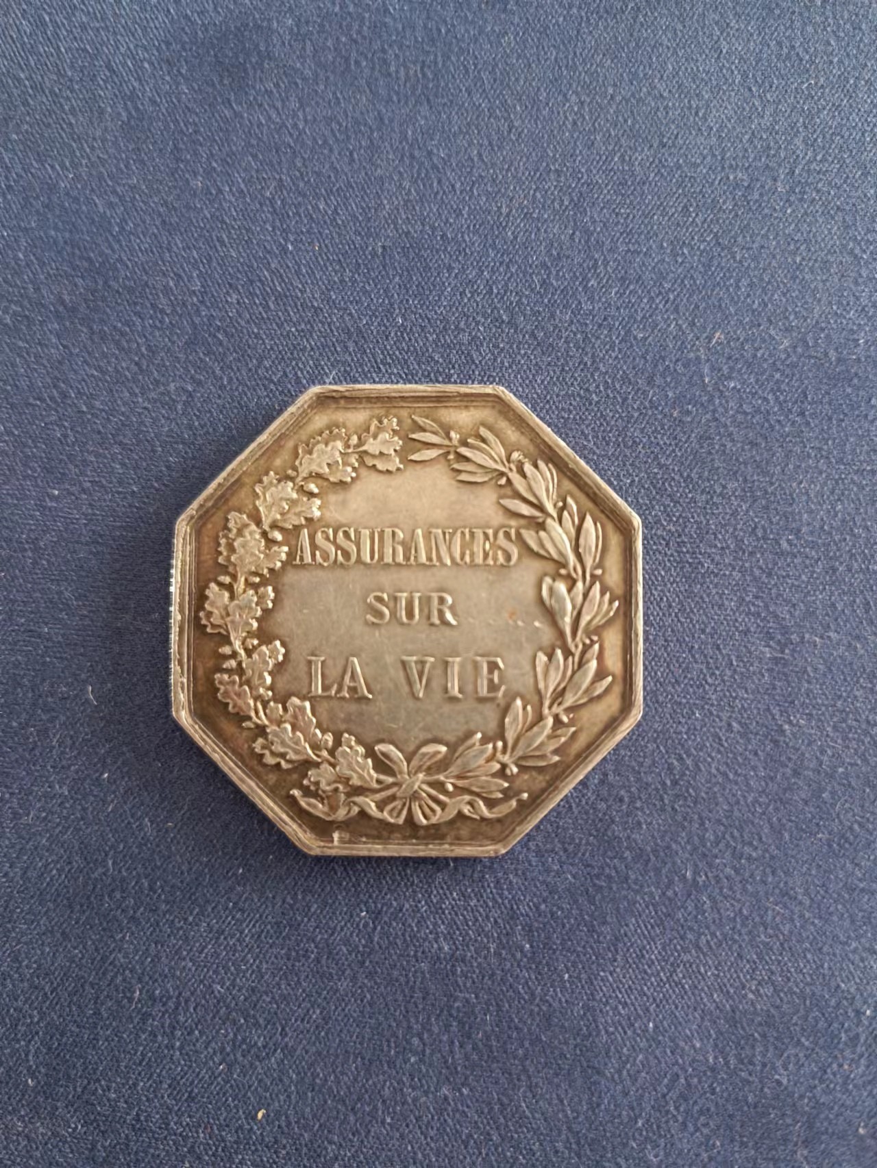 欧洲章牌专场第十六期 法国八角银章，保险，36mm19.6克，丰饶角边铭