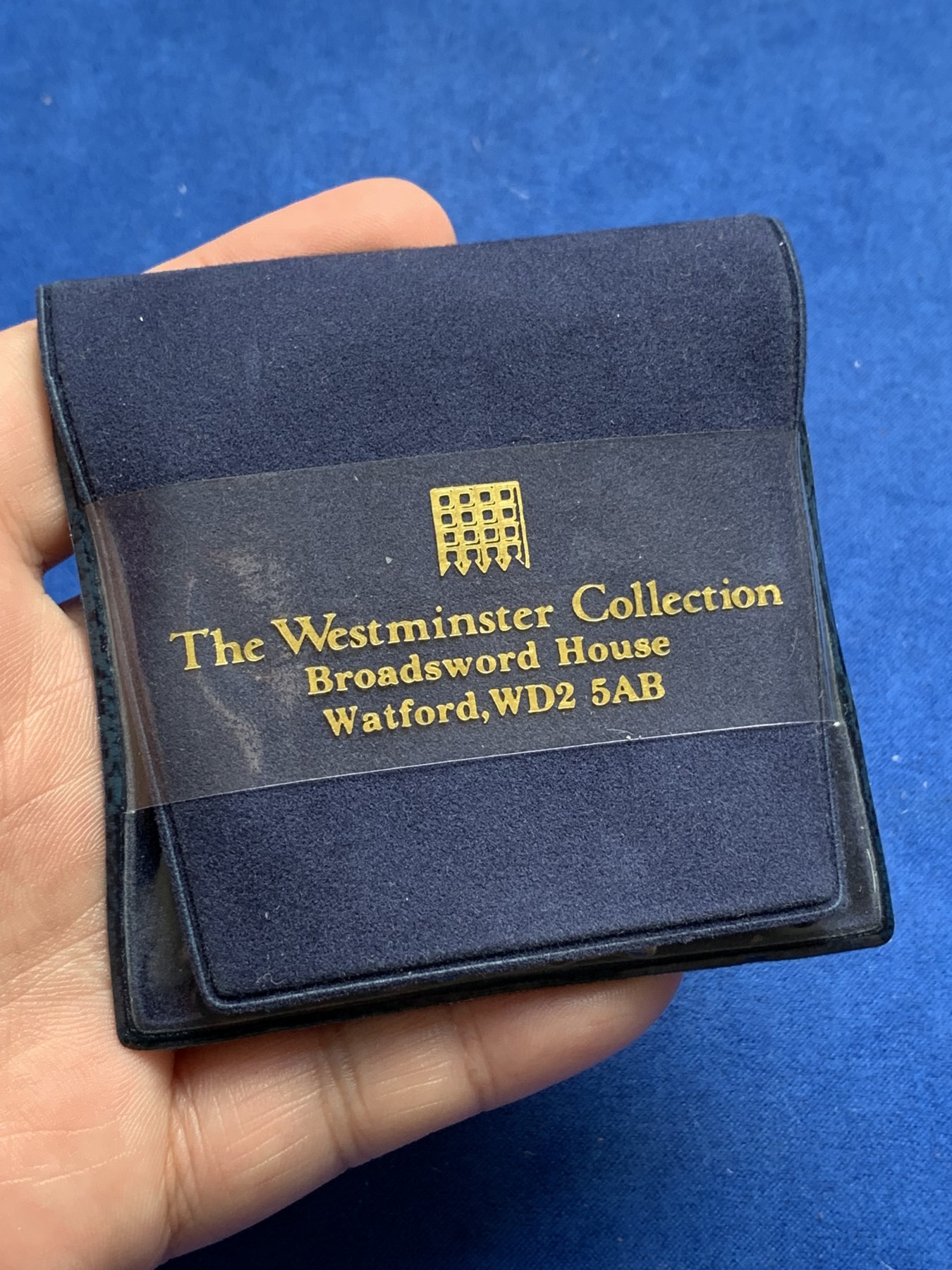 《竞宝斋》第195场-周日，周一 2场 (全场包邮) 英国滑铁卢战役175周年纪念银章  直径63.2mm  重量152.8g  非常厚重的大银章  边缘有银标