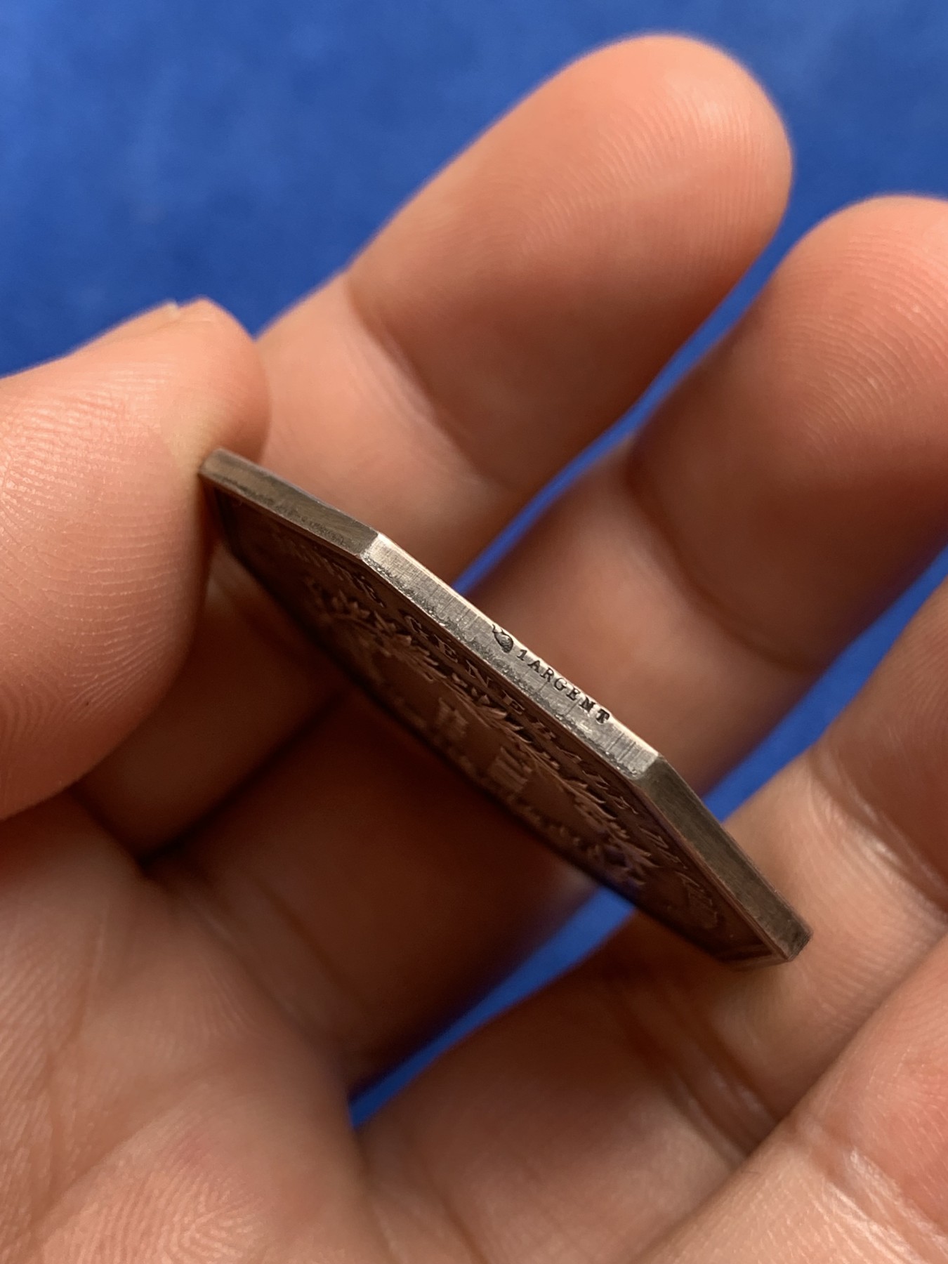 《竞宝斋》第195场-周日，周一 2场 (全场包邮) 法国工商信贷银行八角银质代币 丰饶角银标 22.2g  37.1mm