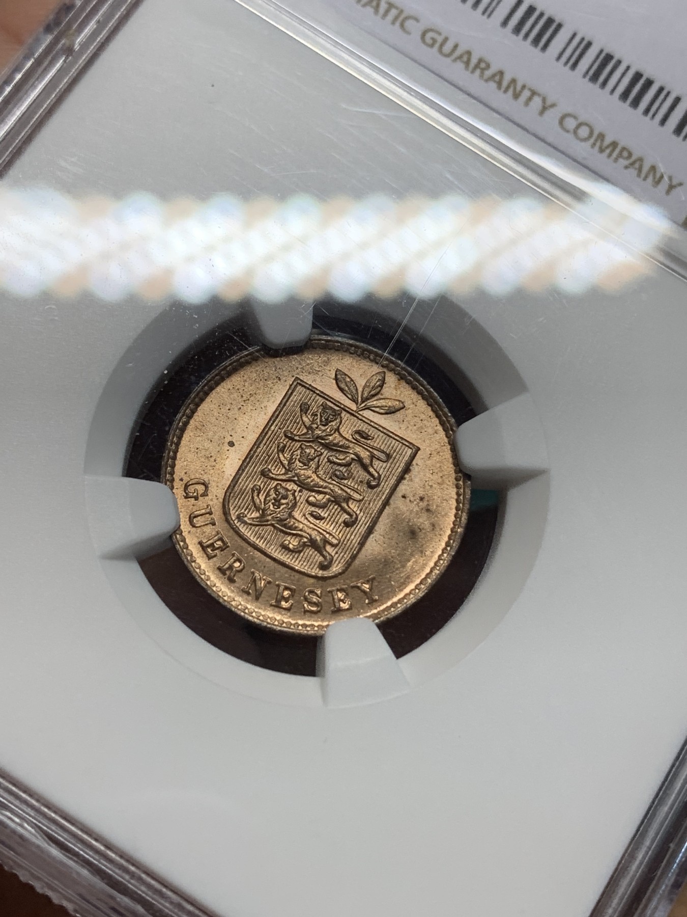 《竞宝斋》第195场-周日，周一 2场 (全场包邮) NGC MS64RB 英属根西岛1903H 1道布 亚军分数 铜光充沛自然