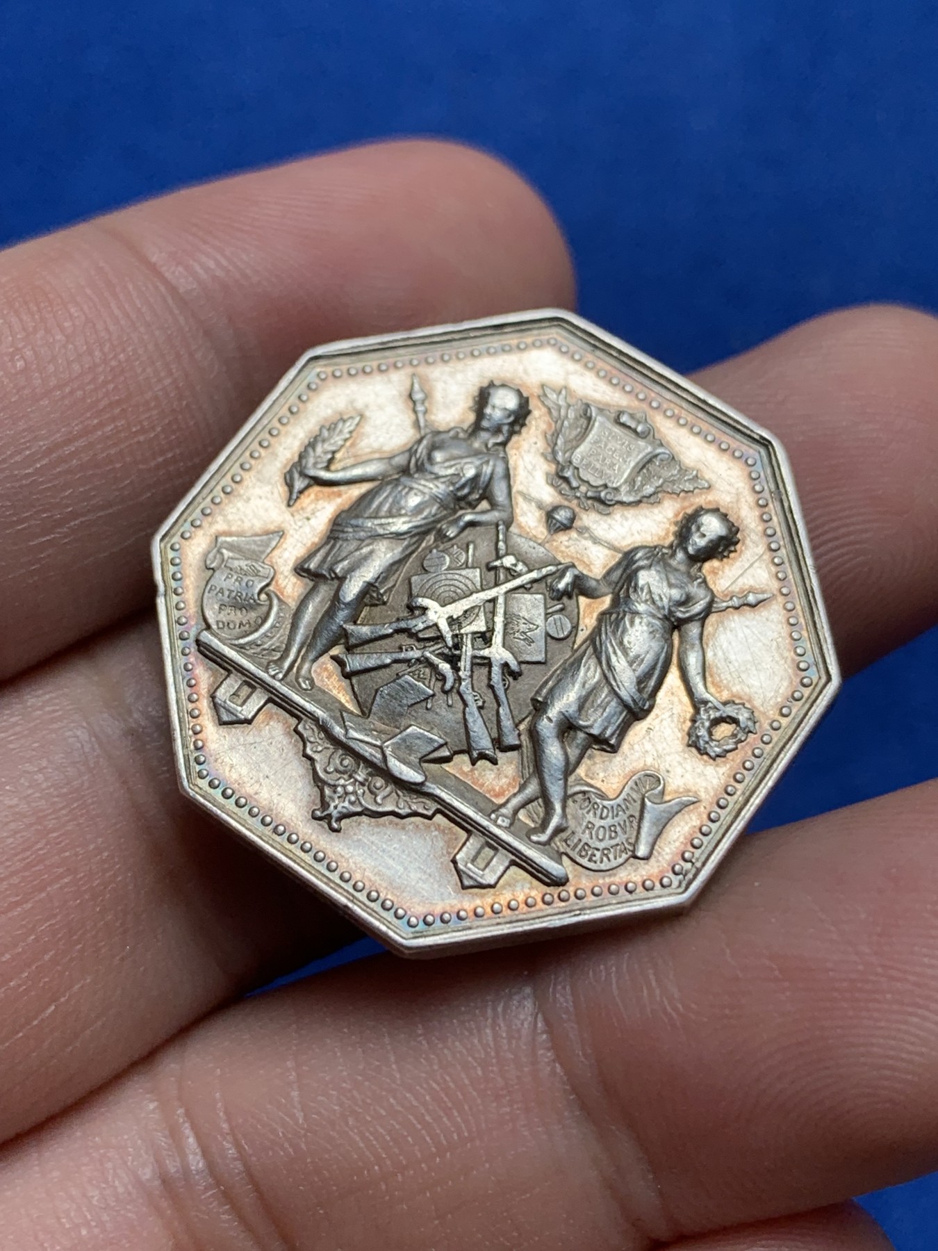 《竞宝斋》第195场-周日，周一 2场 (全场包邮) 法国 1880-1898 射击八角银质代币 极少见版本 14克 29.7mm 丰饶角边铭 银标