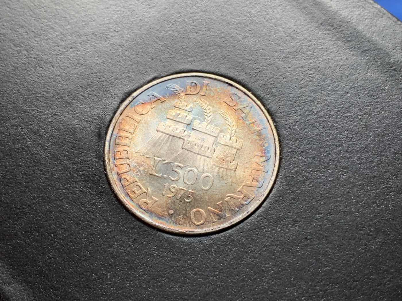 《竞宝斋》第195场-周日，周一 2场 (全场包邮) 卡装 圣马力诺1975年500里拉银币 包浆五彩美品