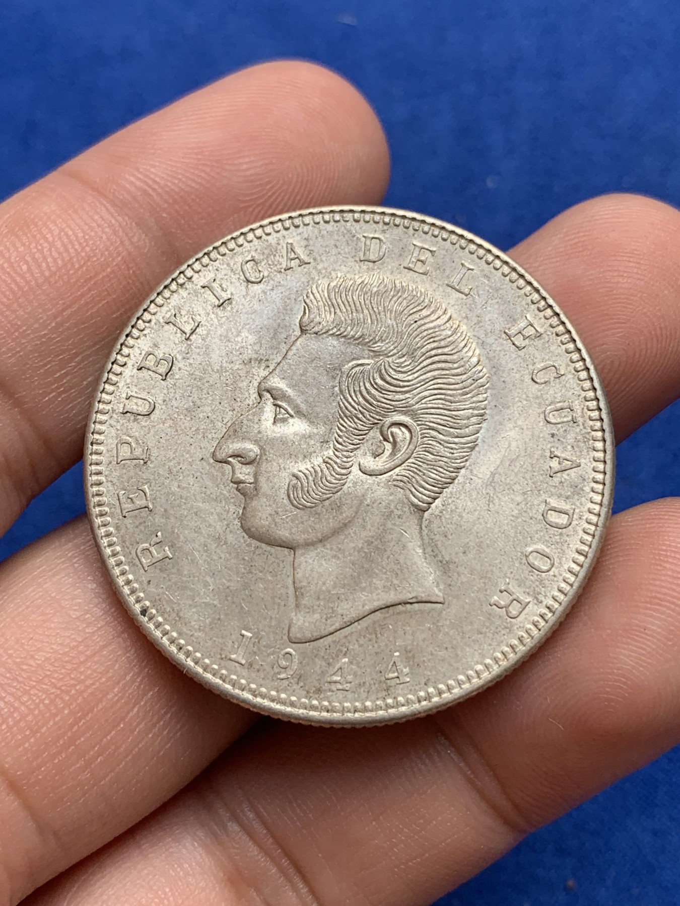 《竞宝斋》第195场-周日，周一 2场 (全场包邮) 厄瓜多尔1944年五苏克雷大银币，unc品相带黄油光。