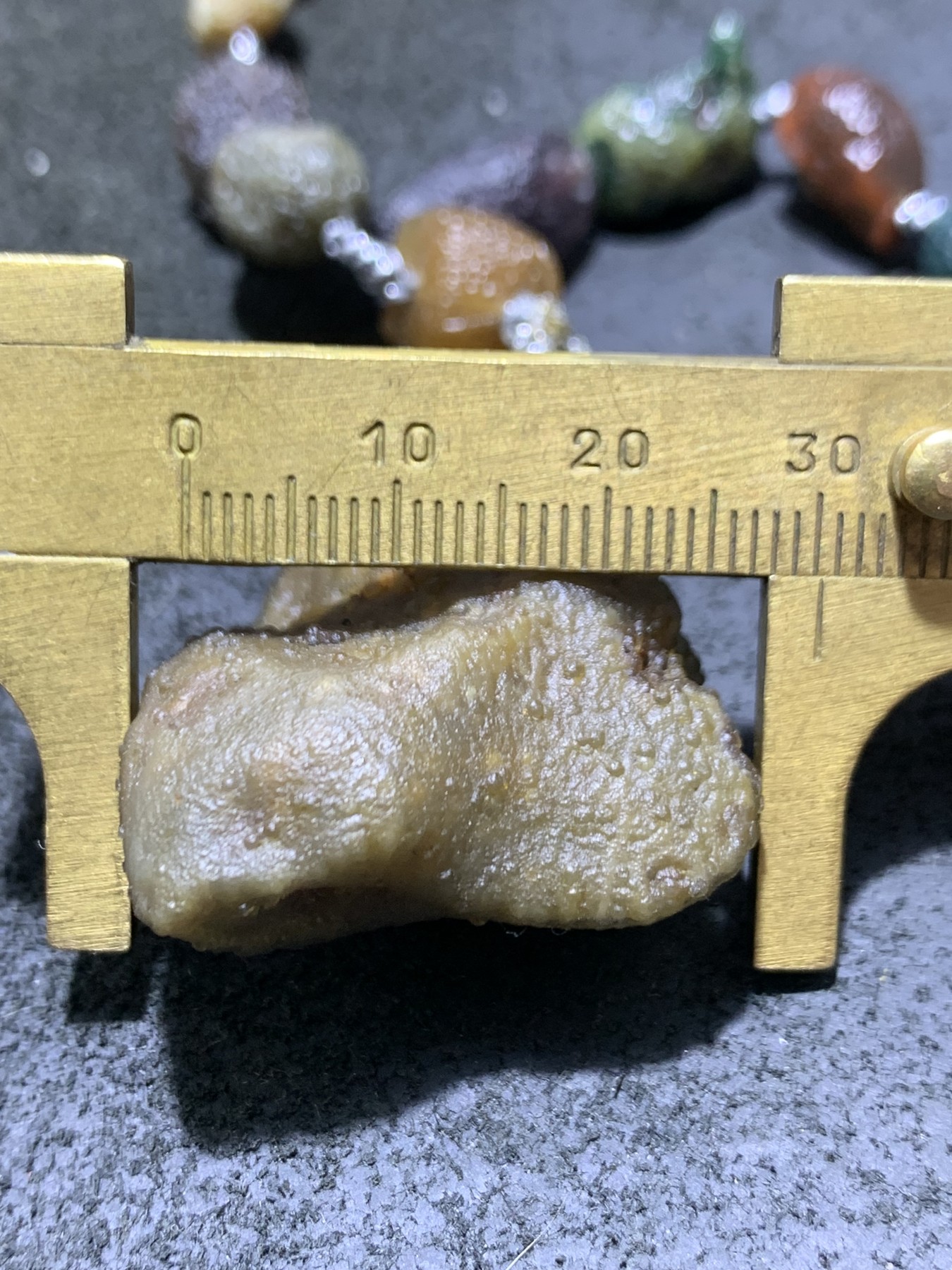 精美新疆黑山筋脉石玛瑙原石项链一条