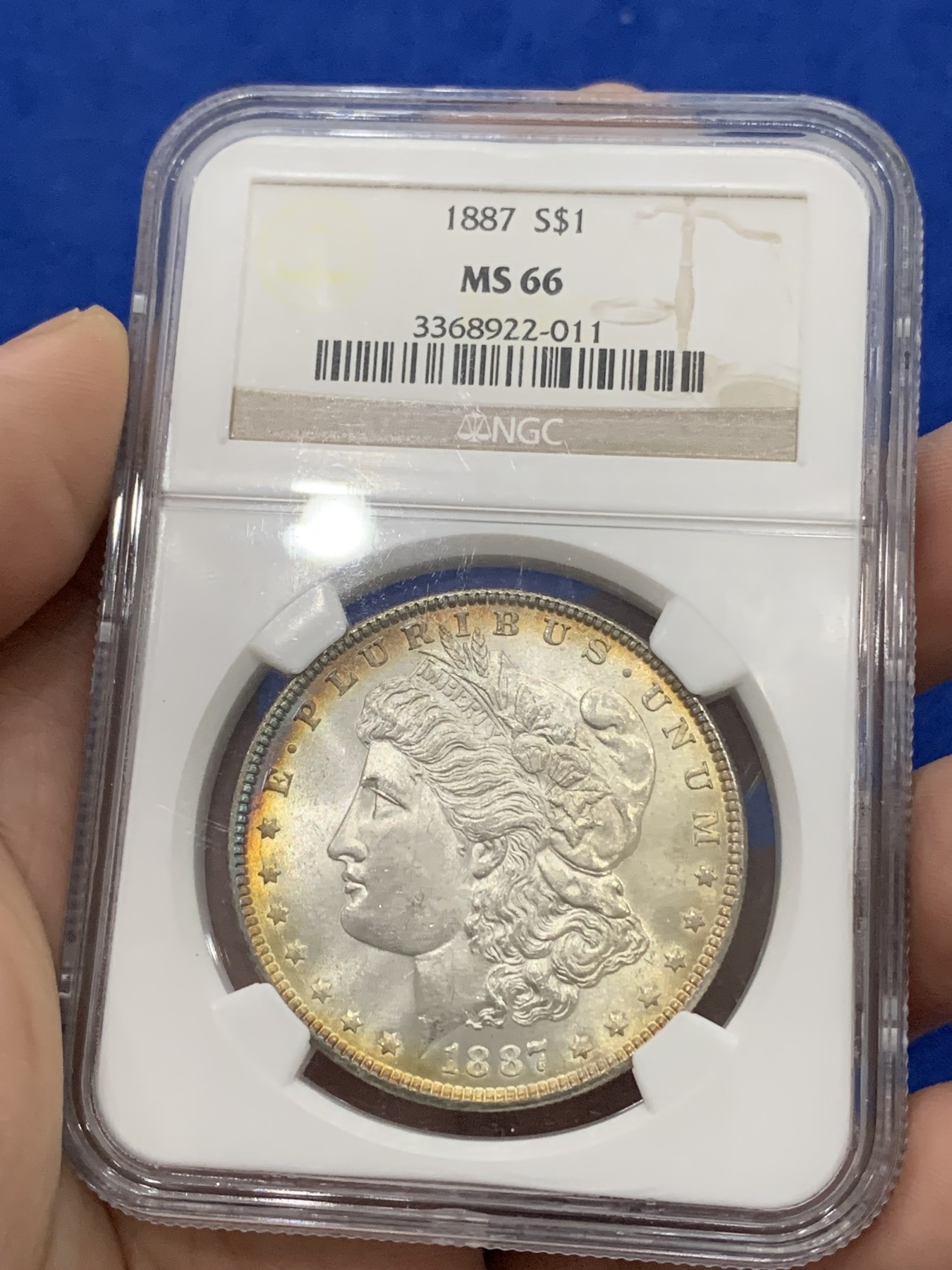 《竞宝斋》第195场-周日，周一 2场 (全场包邮) NGC  MS66  美国1887年摩根银币 环彩包浆 舒服的状态