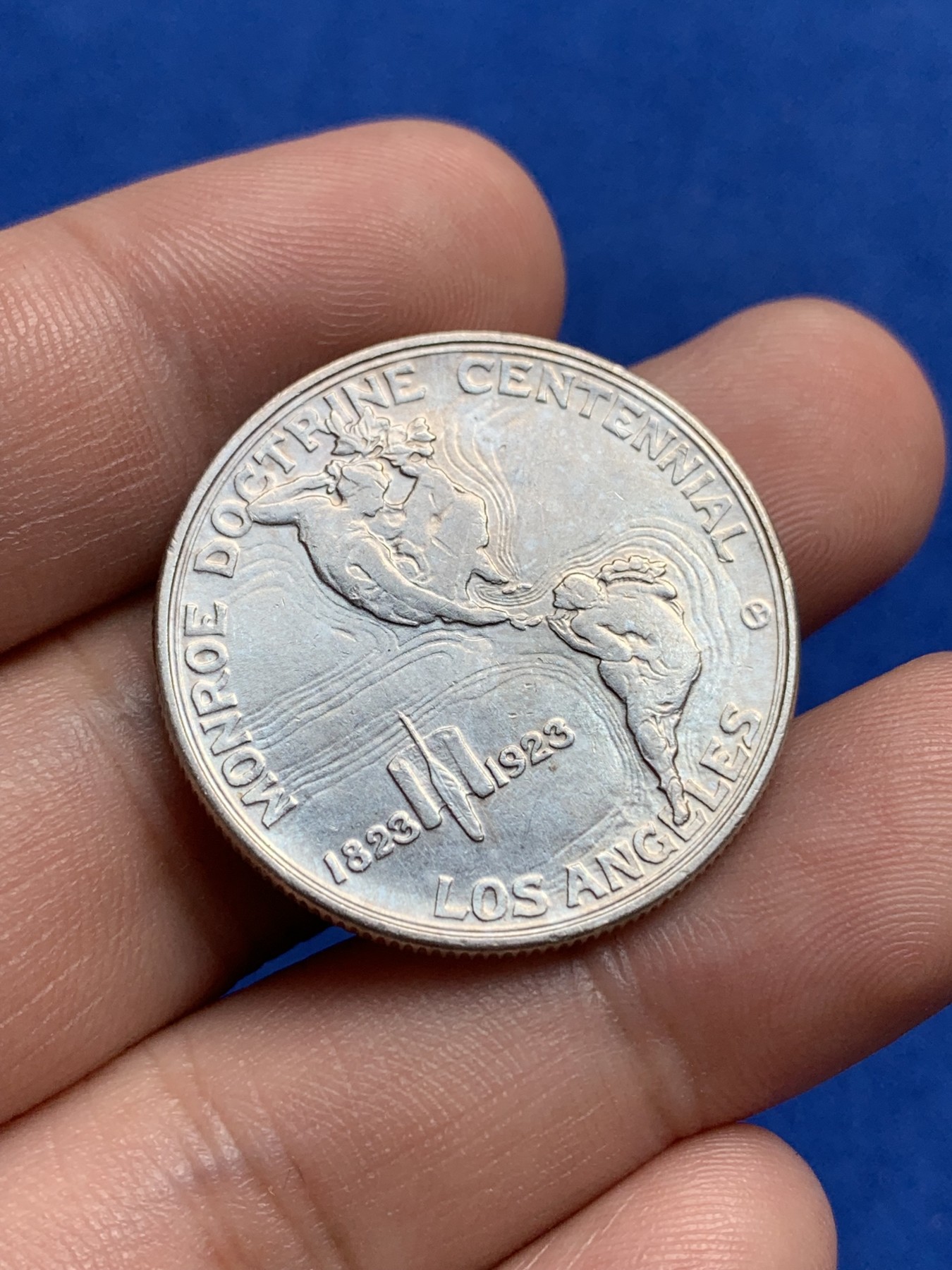 《竞宝斋》第195场-周日，周一 2场 (全场包邮) 美国1923年门罗主义百年纪念半圆银币