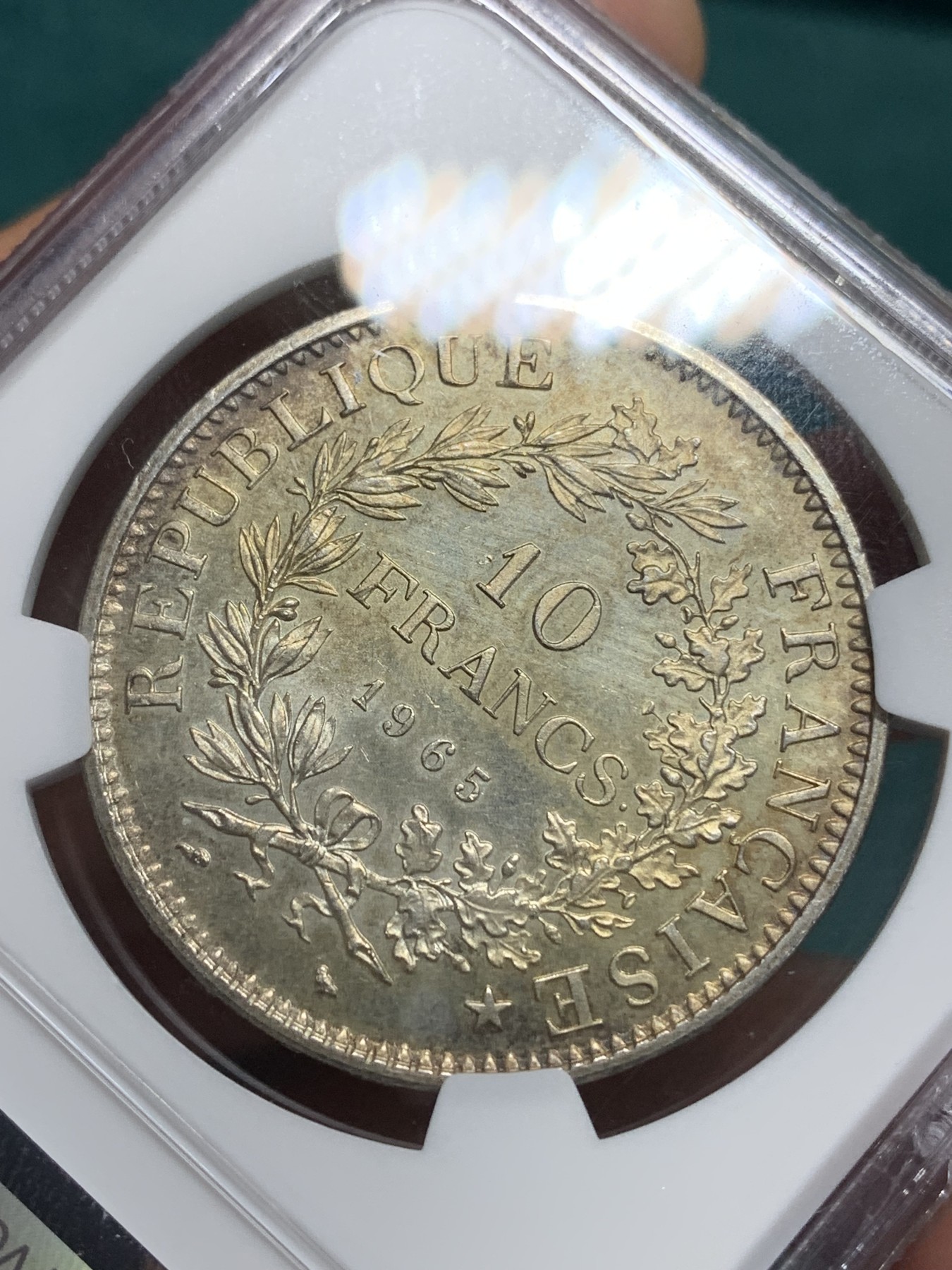 《竞宝斋》第195场-周日，周一 2场 (全场包邮) NGC MS64 1965年法国大力神银币 双面五彩包浆 非常漂亮