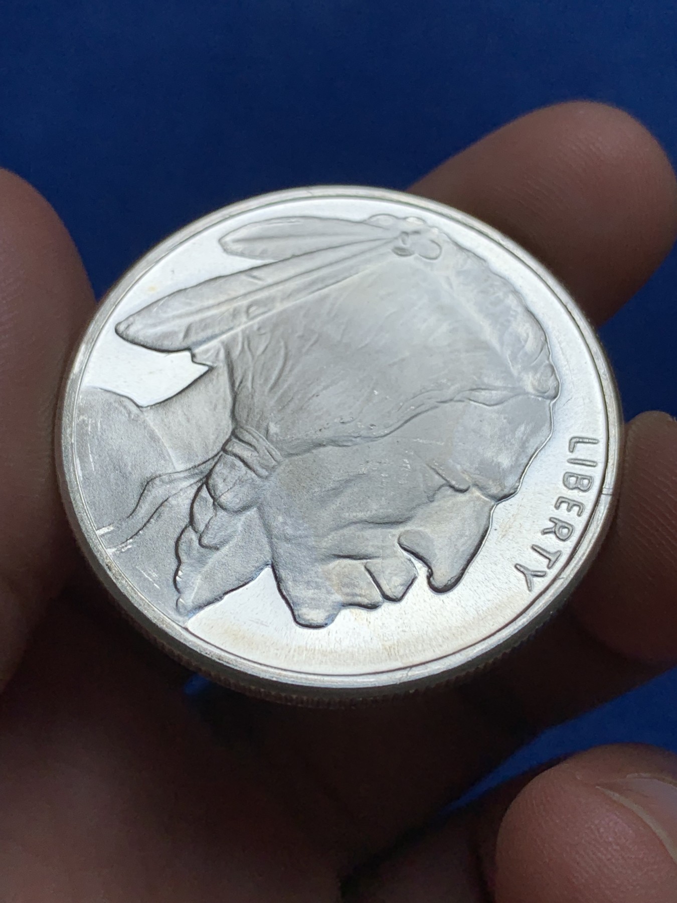 《竞宝斋》第195场-周日，周一 2场 (全场包邮) 美国印第安人野牛银章 1盎司 31.1g 999银 无其它资料 材质保证