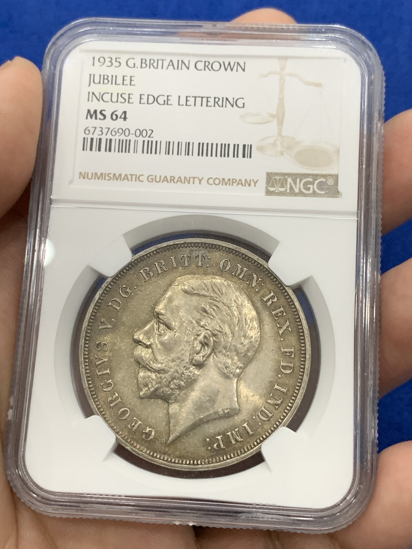 《竞宝斋》第195场-周日，周一 2场 (全场包邮) NGC- MS64 英国1935年乔治五世木马剑银币，彩不遮光，木马剑五彩罕见。