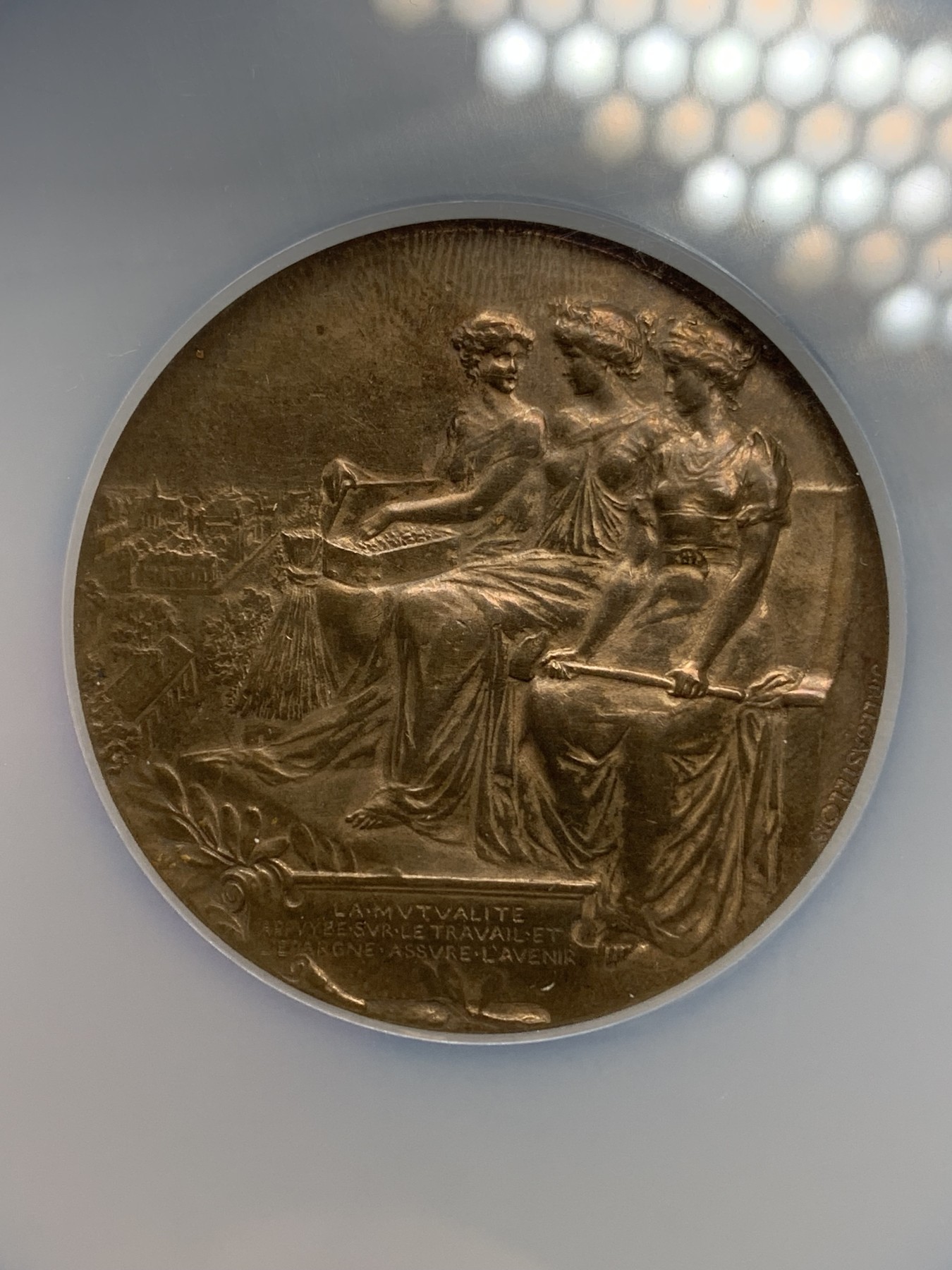 《竞宝斋》第195场-周日，周一 2场 (全场包邮) NGC UNC 法国三女神互助协会艺术铜章 大盒 50mm