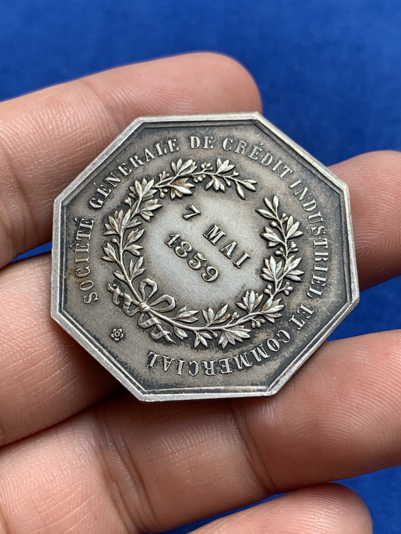 《竞宝斋》第195场-周日，周一 2场 (全场包邮) 法国工商信贷银行八角银质代币 丰饶角银标 22.2g  37.1mm