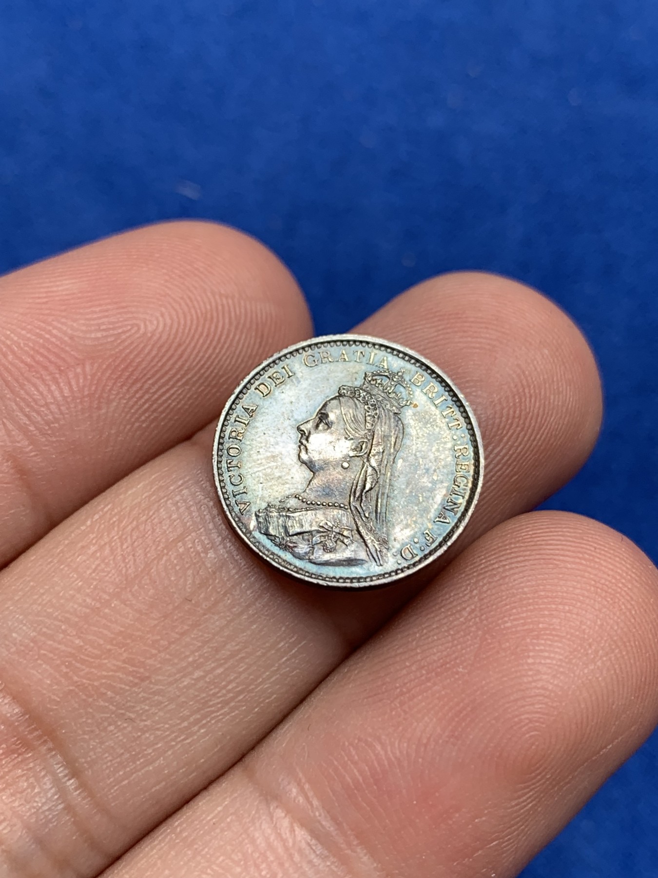 《竞宝斋》第195场-周日，周一 2场 (全场包邮) 英国1887维多利亚高冠3便士银币 深彩包浆