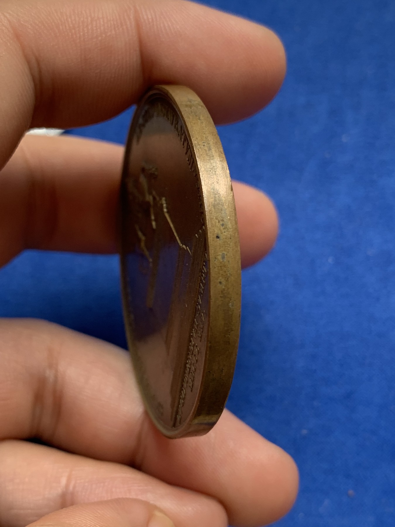 《竞宝斋》第195场-周日，周一 2场 (全场包邮) 1825年法国路易十四纪念碑铜章  直径49.8mm  重量49.7g