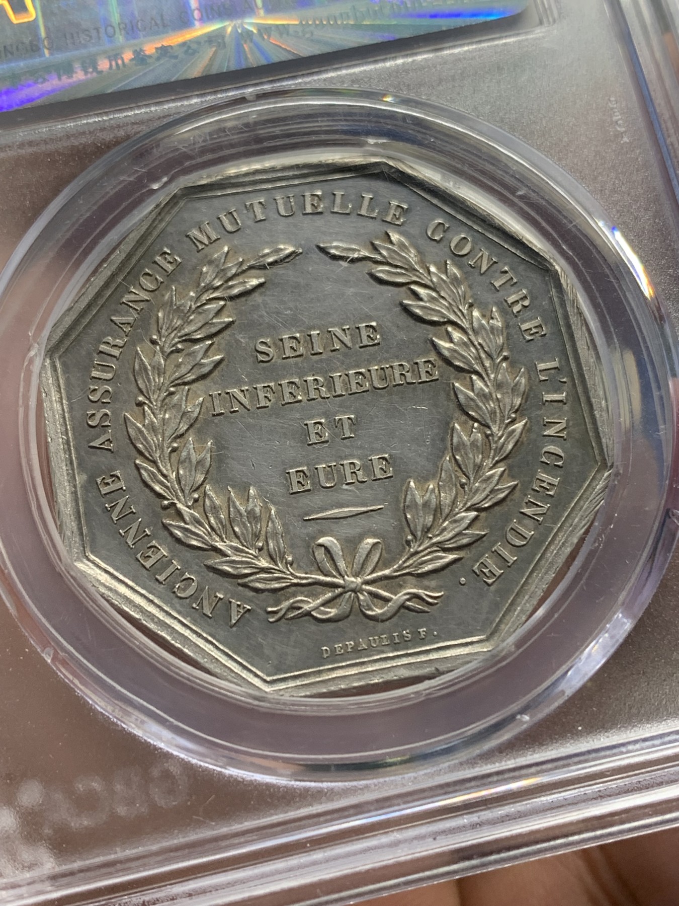 《竞宝斋》第195场-周日，周一 2场 (全场包邮) 法国八角银质 代币火灾保险（大号少见版），凤凰栩栩如生，39.2*2.7mm，23.0g.公博MS65