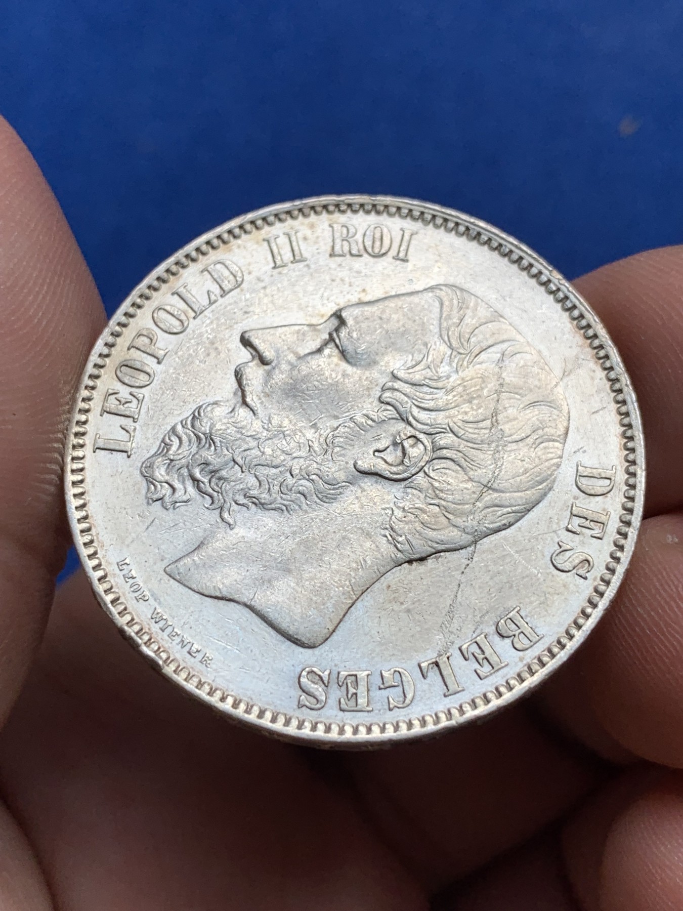 《竞宝斋》第195场-周日，周一 2场 (全场包邮) 比利时1876年利奥波德二世5法郎银币 未流通品相 头上像模裂痕迹