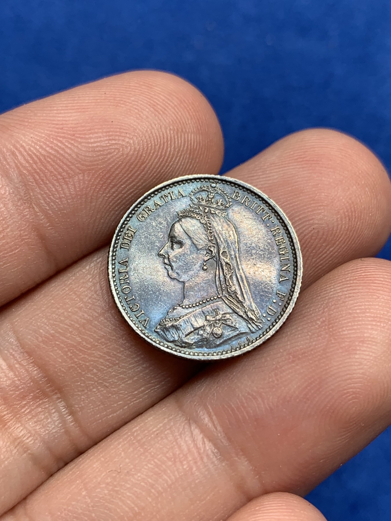 《竞宝斋》第195场-周日，周一 2场 (全场包邮) 英国1887维多利亚高冠6便士银币 深彩包浆