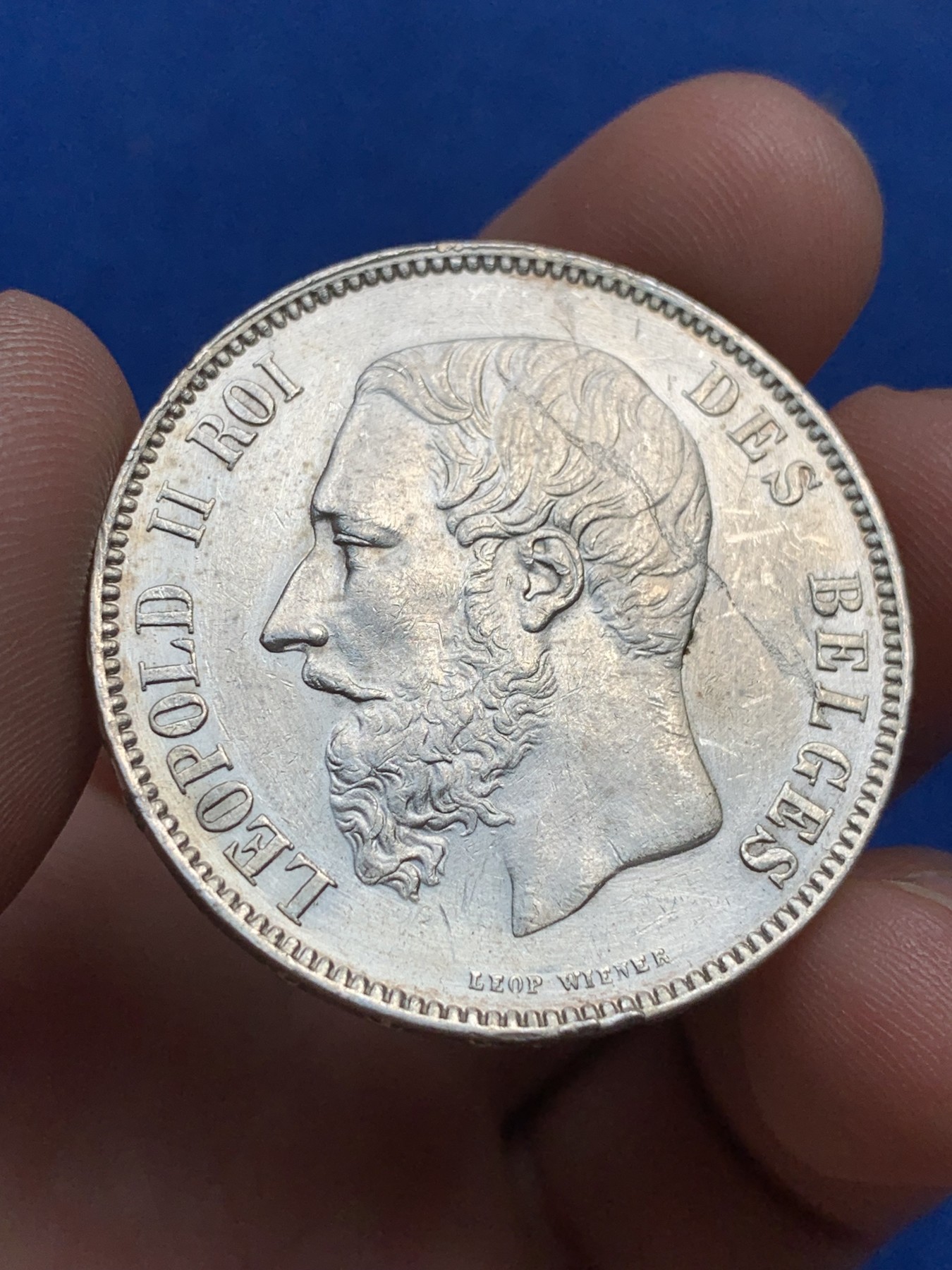 《竞宝斋》第195场-周日，周一 2场 (全场包邮) 比利时1876年利奥波德二世5法郎银币 未流通品相 头上像模裂痕迹