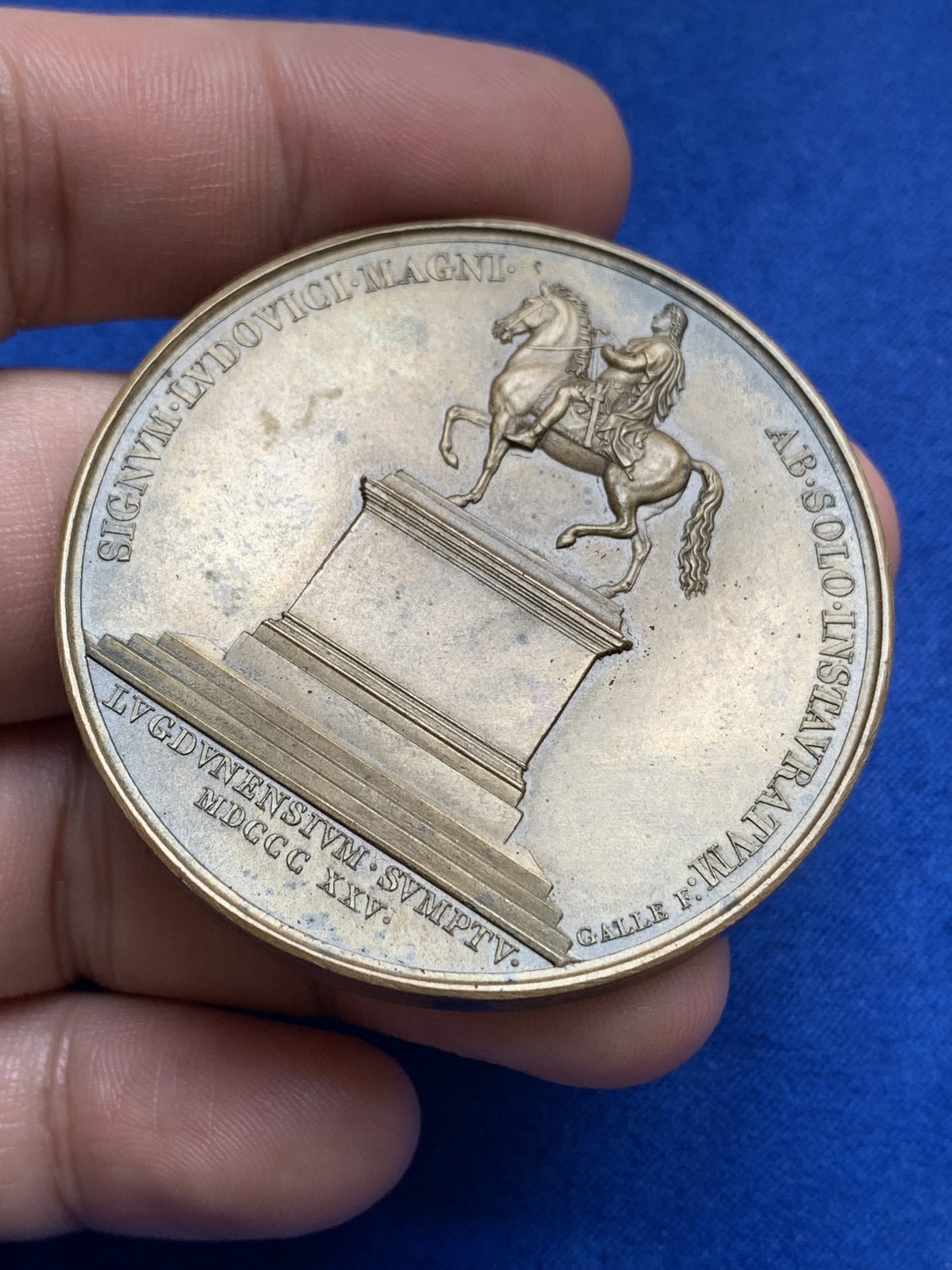 《竞宝斋》第195场-周日，周一 2场 (全场包邮) 1825年法国路易十四纪念碑铜章  直径49.8mm  重量49.7g